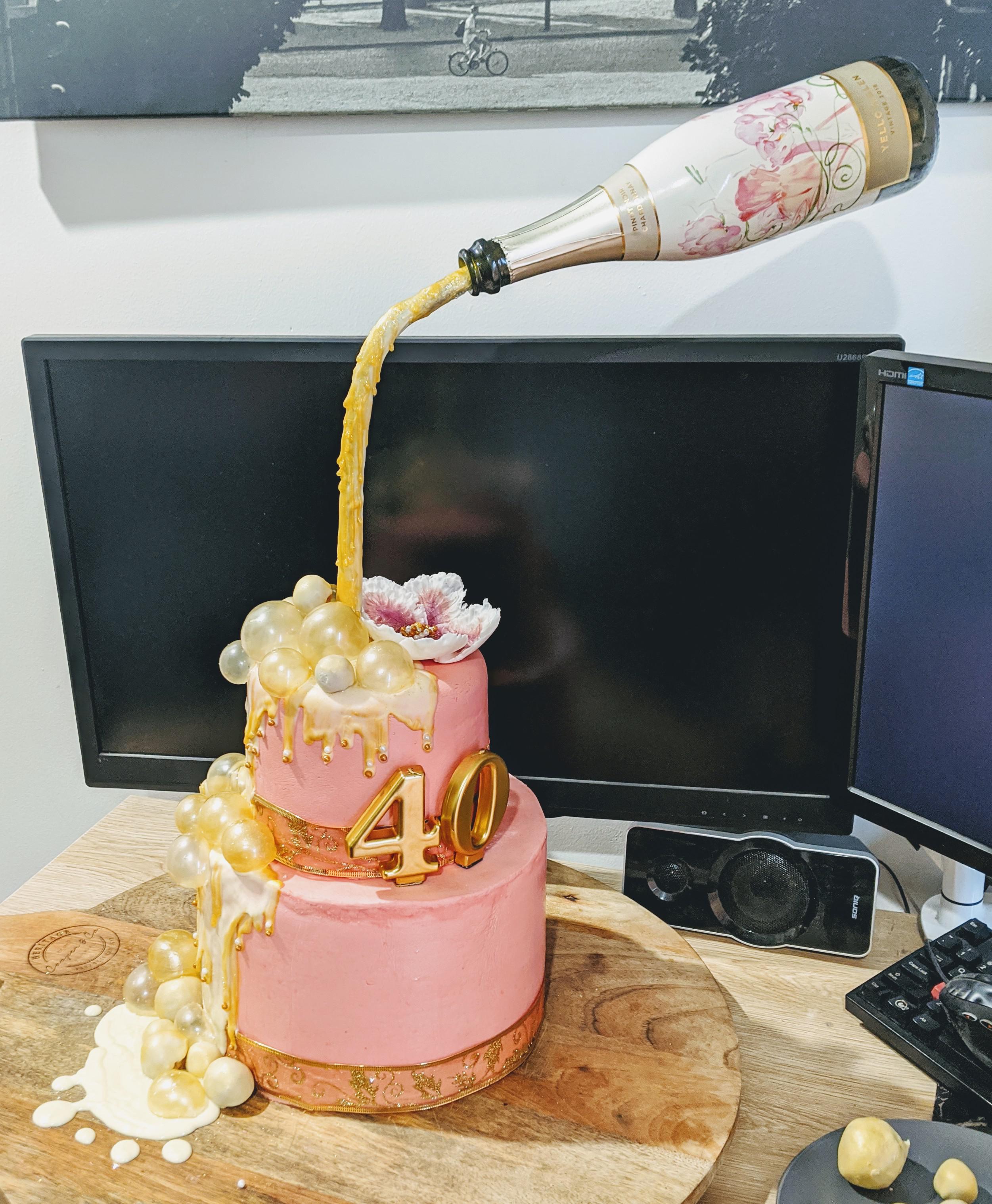 Champagne theme cake with gelatin bubbles r/Baking