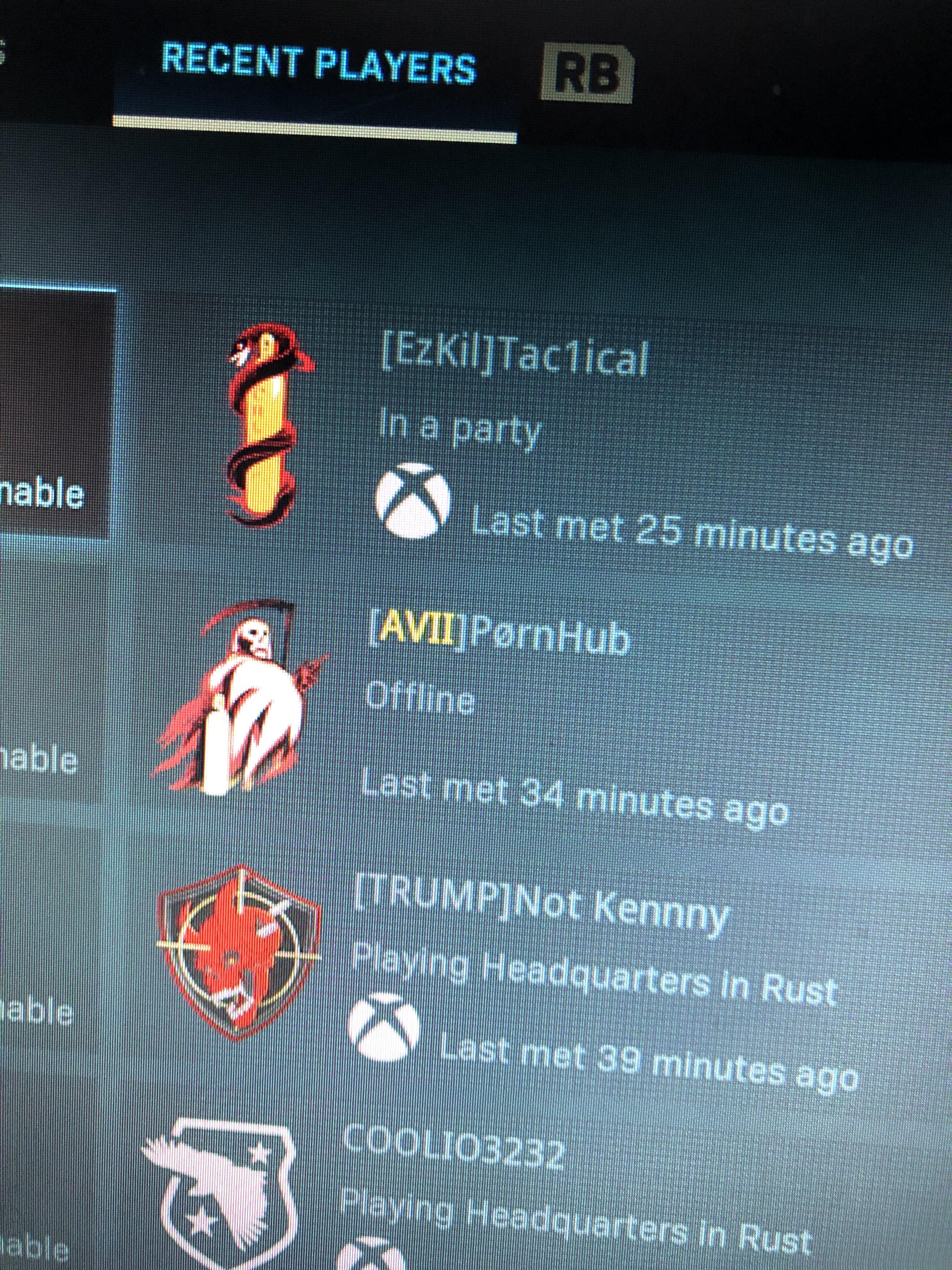 Anyone know how to get this gold clan tag? r/modernwarfare
