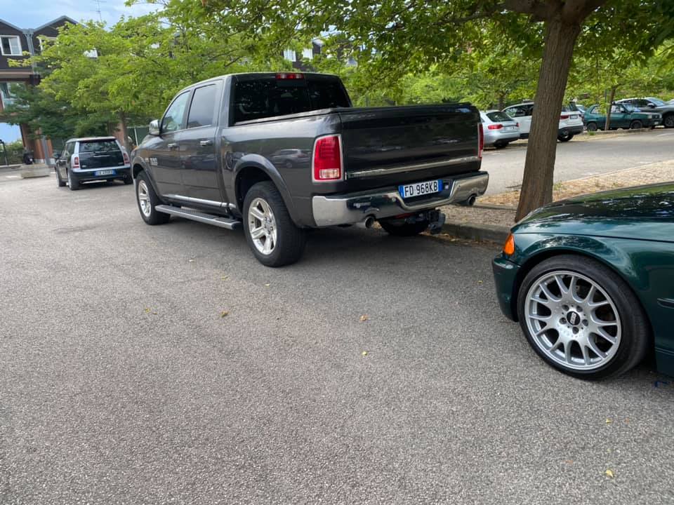 Dodge Ram 1500 5.7 Hemi Spotted In Italy : r/Dodge