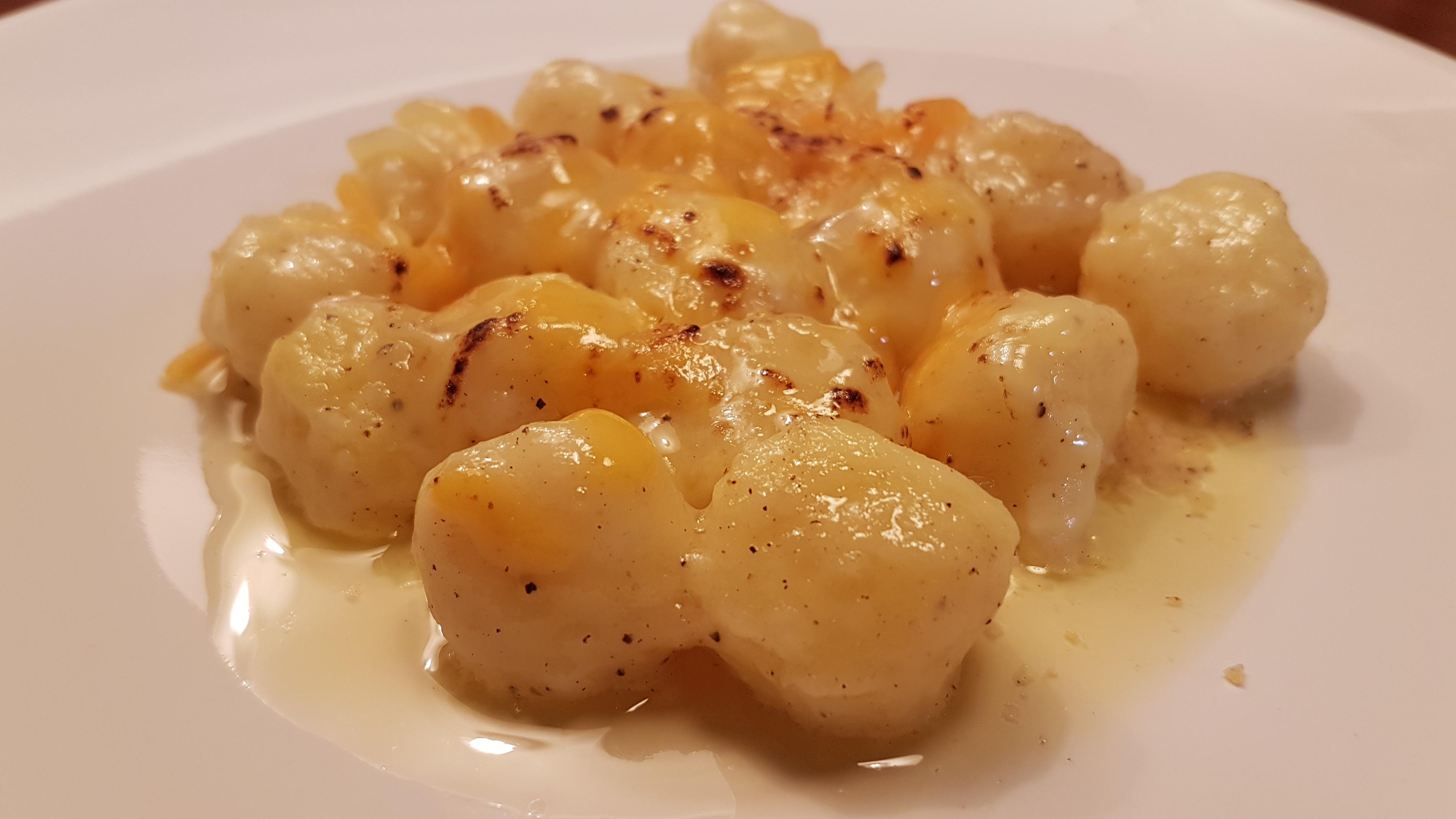 [Homemade] Gnocchi in rosemary butter sauce with mozzarella. r/food