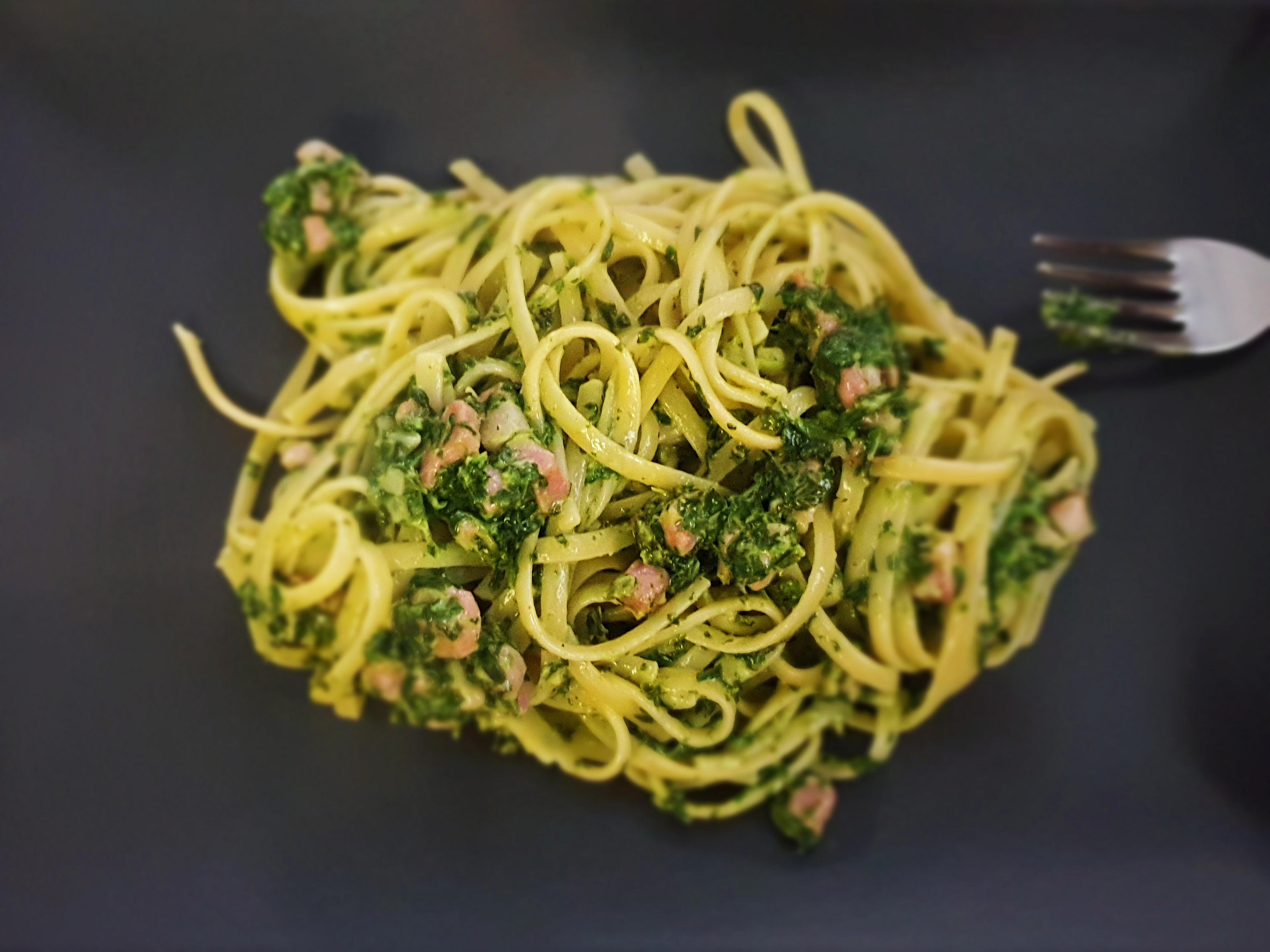 [Homemade] Linguine with spinach, cheek lard and cream. r/food