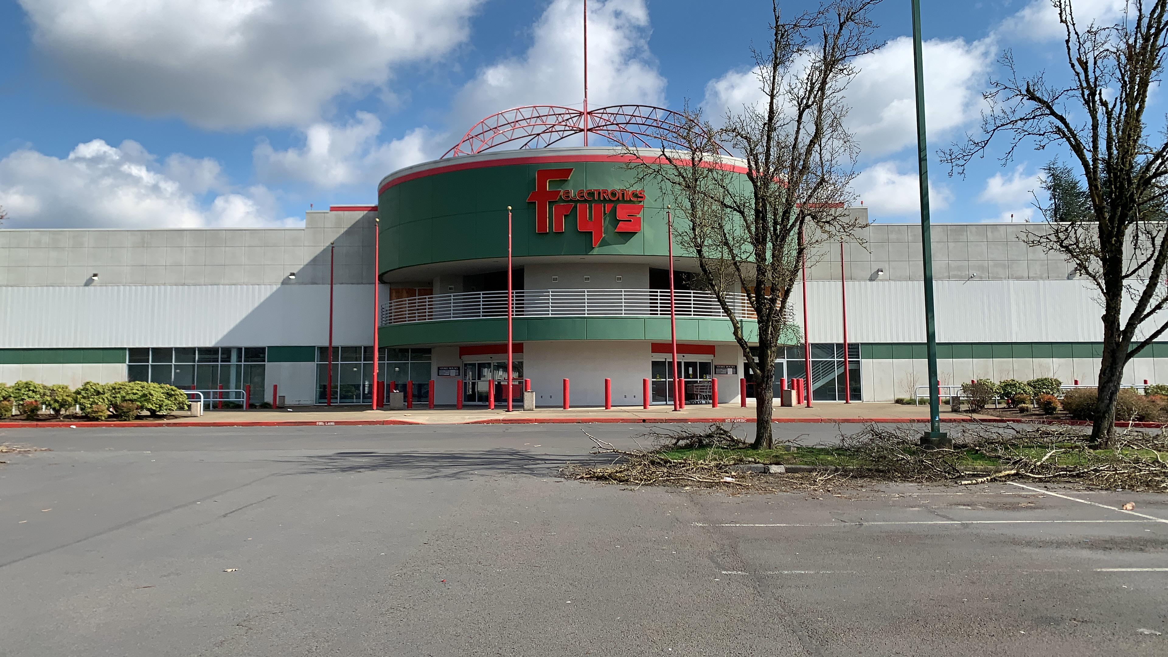 Fry’s Wilsonville as it stands today (3/10/2021). Notice the boarded up