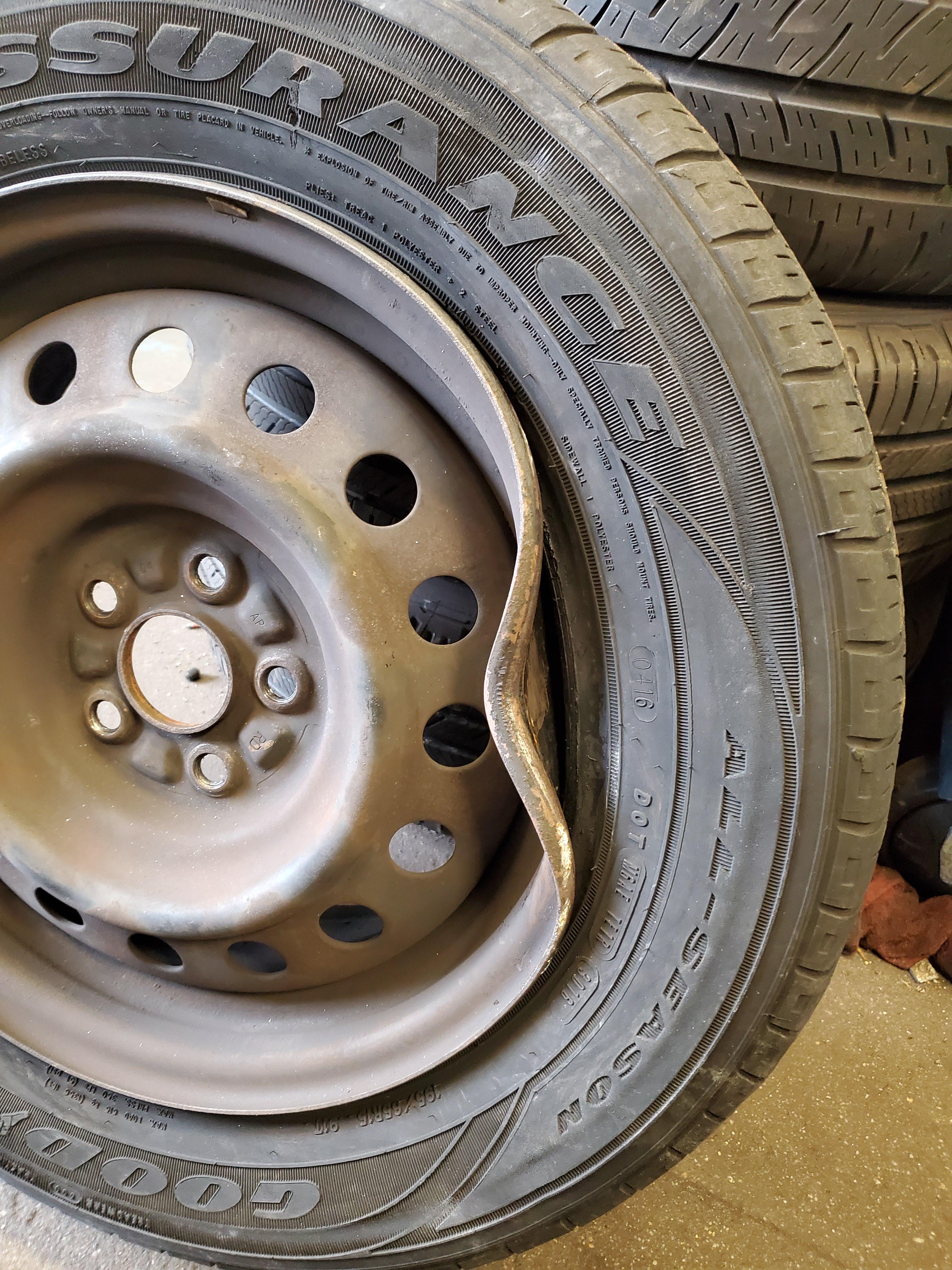 Customer wants to know if tire can be fixed, replace if not r