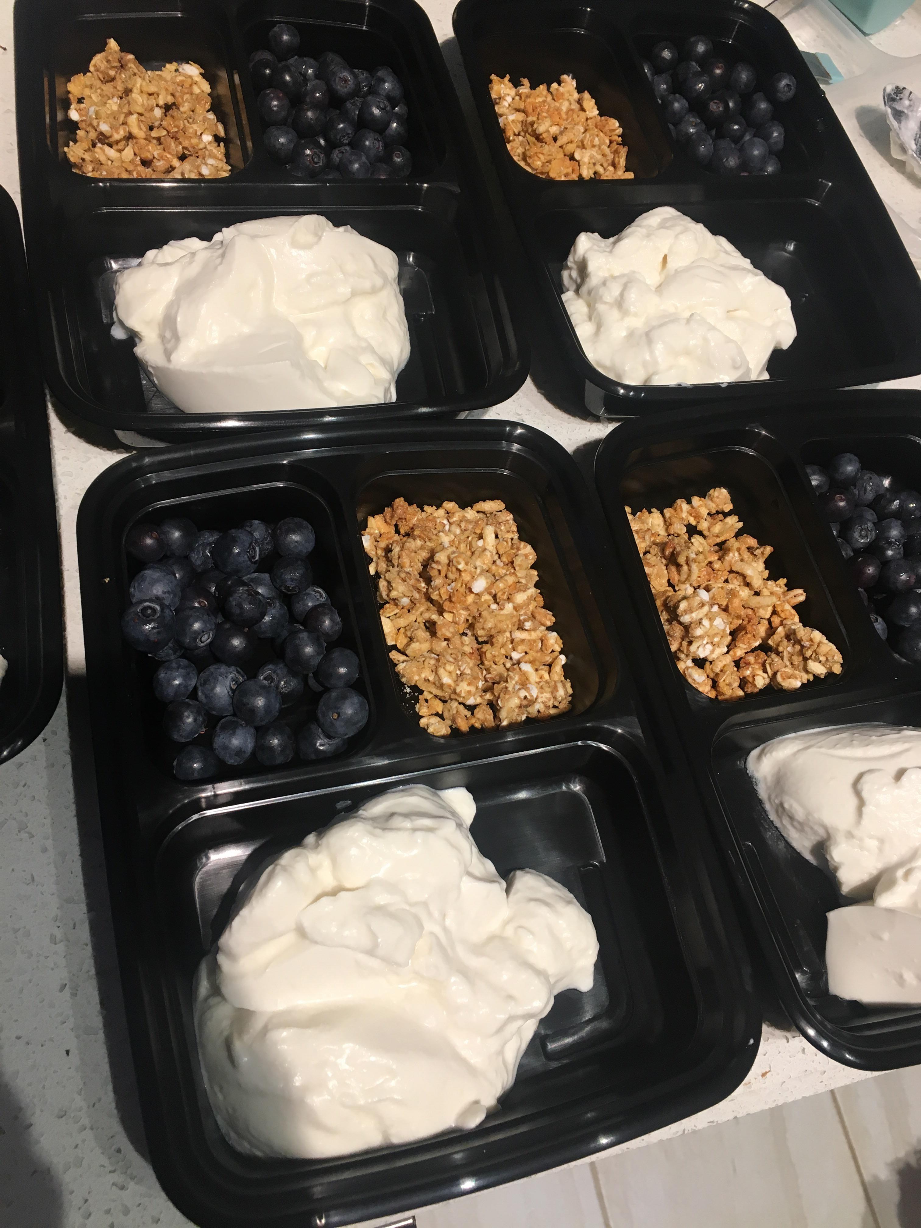 Almond milk yogurt parfait. 209 calories. r/1200isplenty