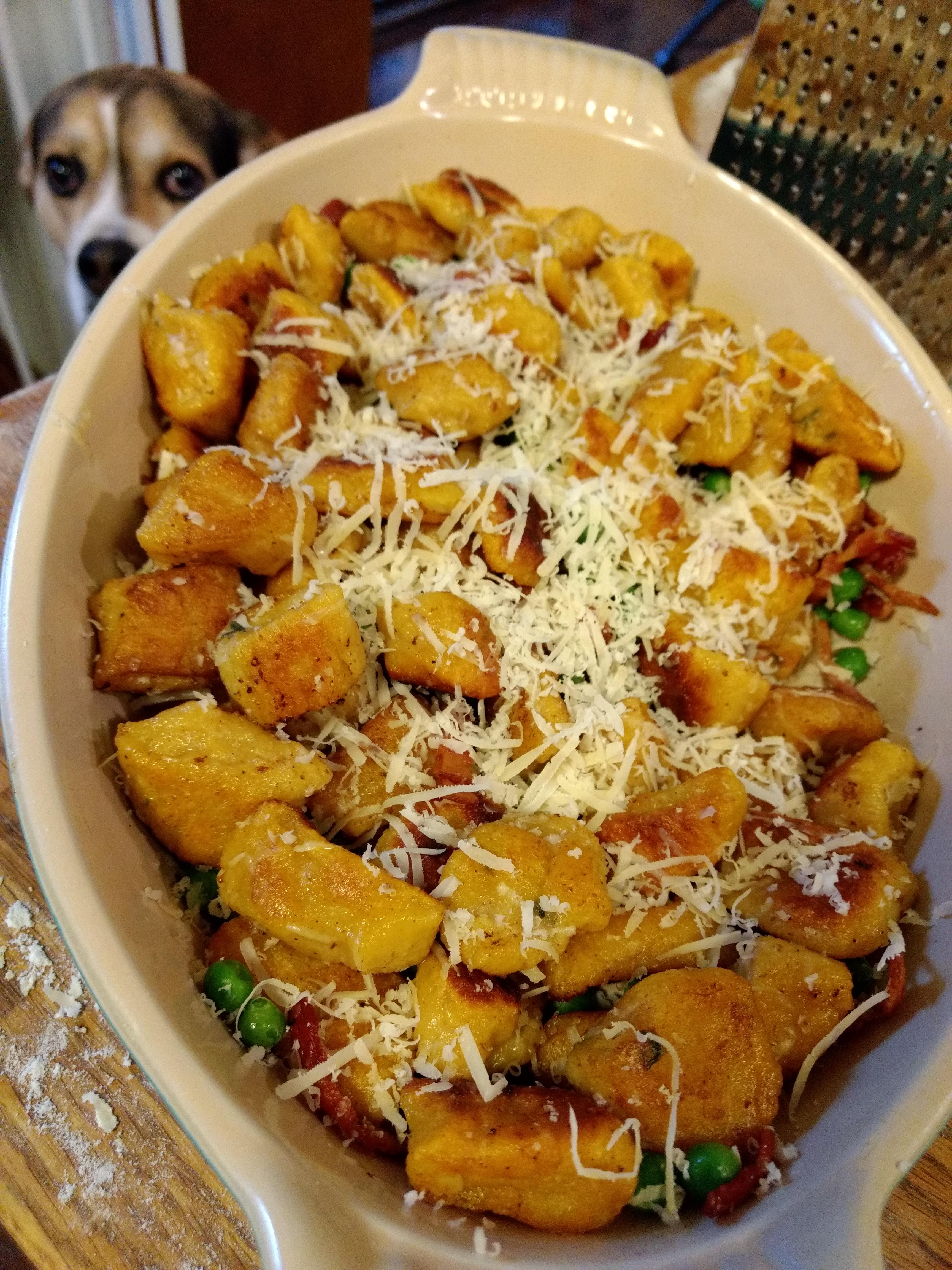 Gnocchi with bacon, peas, and parmesan r/FoodPorn