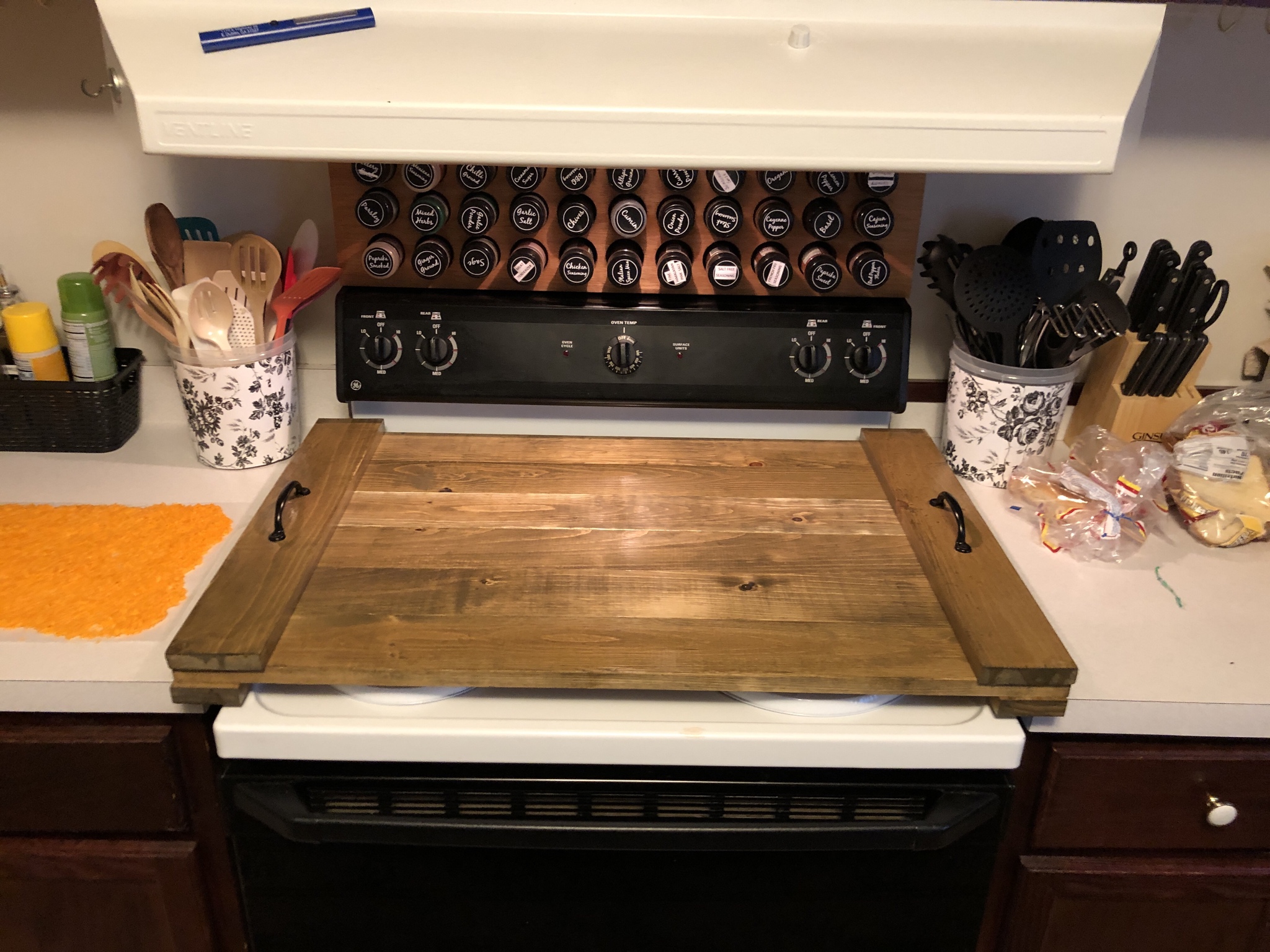 Made my mom a spice rack and Stovetop cover r/woodworking
