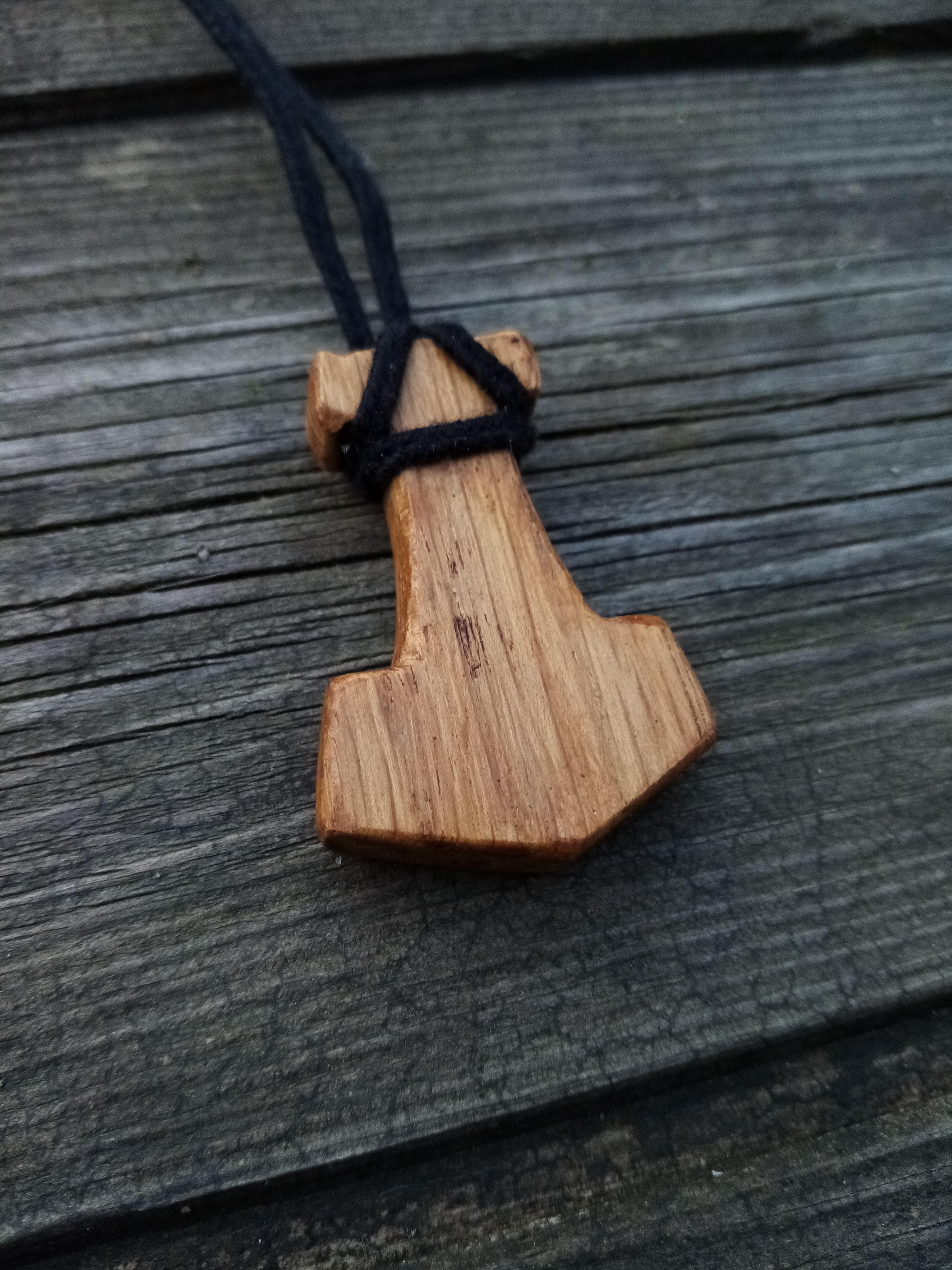 Made this simple Thor's hammer out of oak wood. r/handmade
