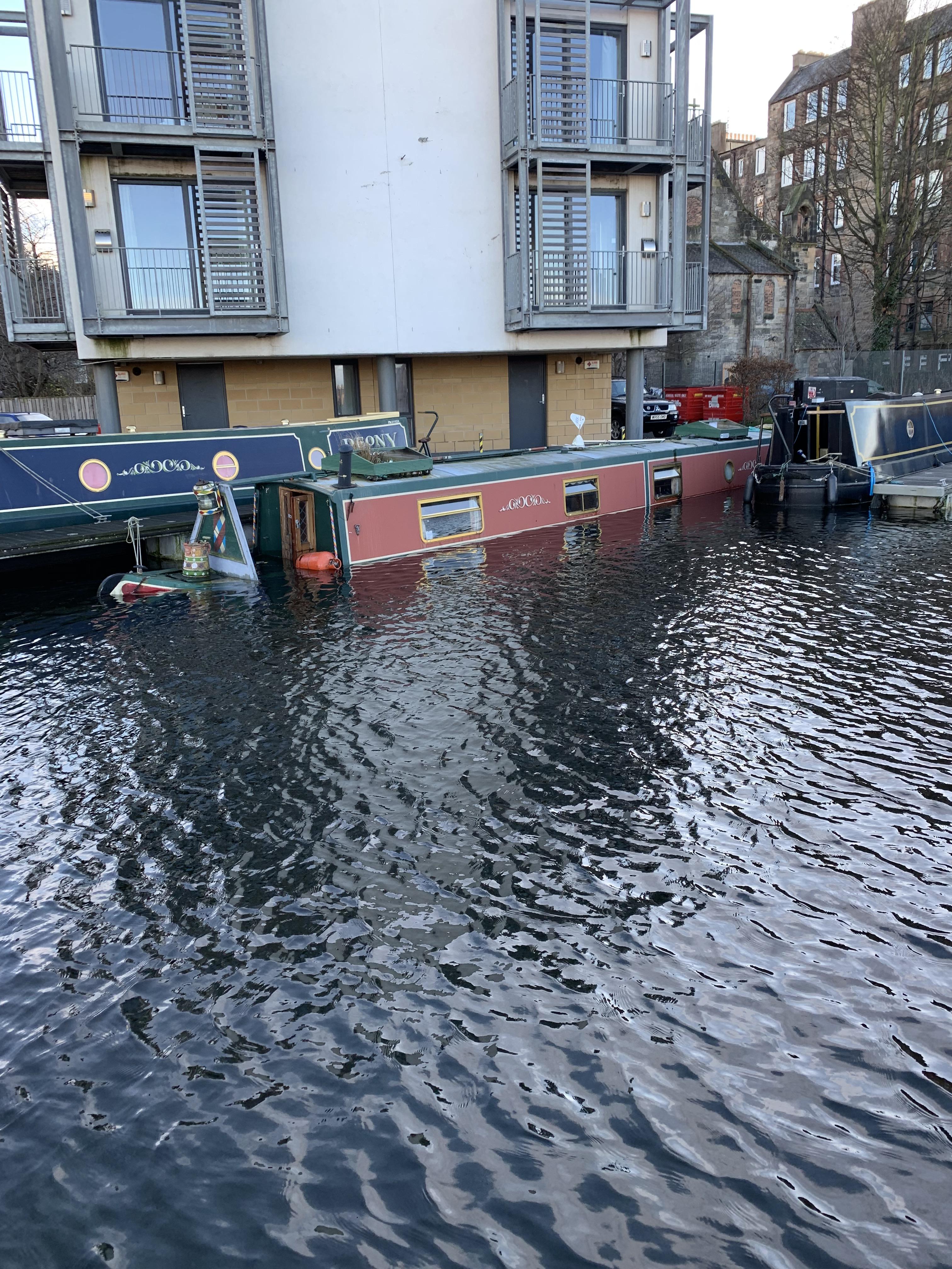 When your houseboat sinks r/Wellthatsucks