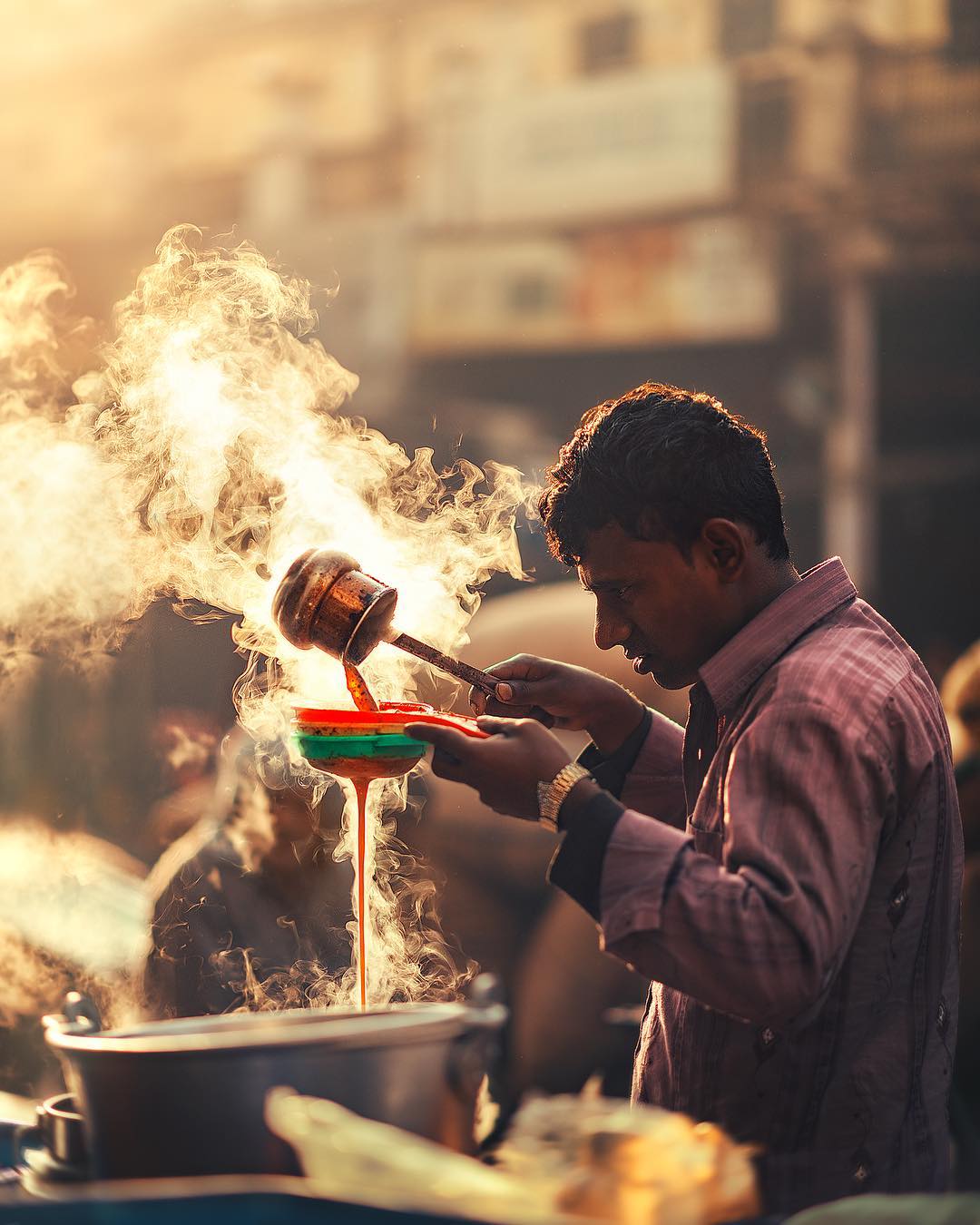 ITAP of a tea seller preparing tea r/itookapicture