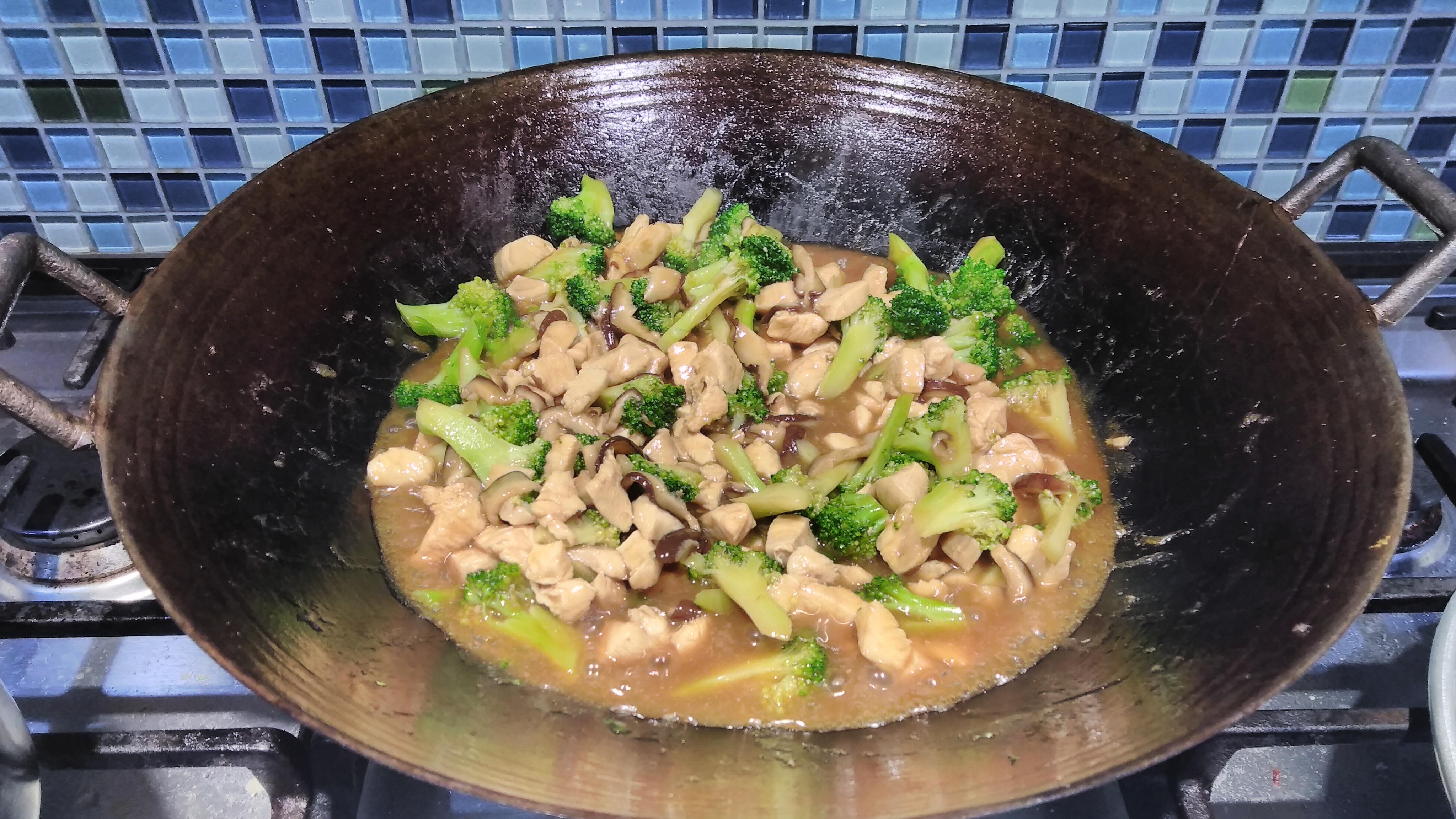 Chicken and Broccoli in the Wok carbonsteel