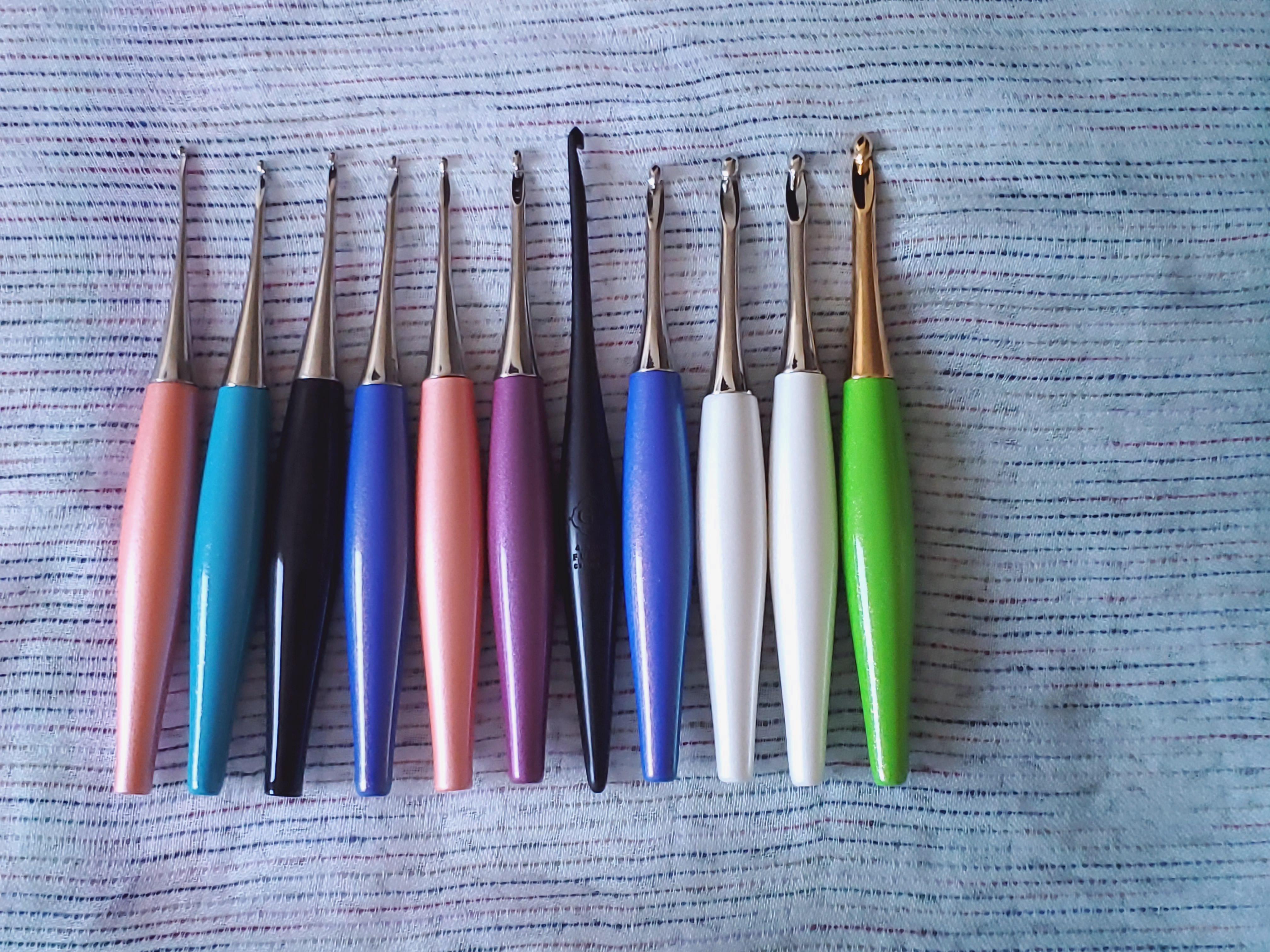 Furls Crochet hooks from 2.25mm to 6.5mm. 😊 My favorite hooks. r/crochet