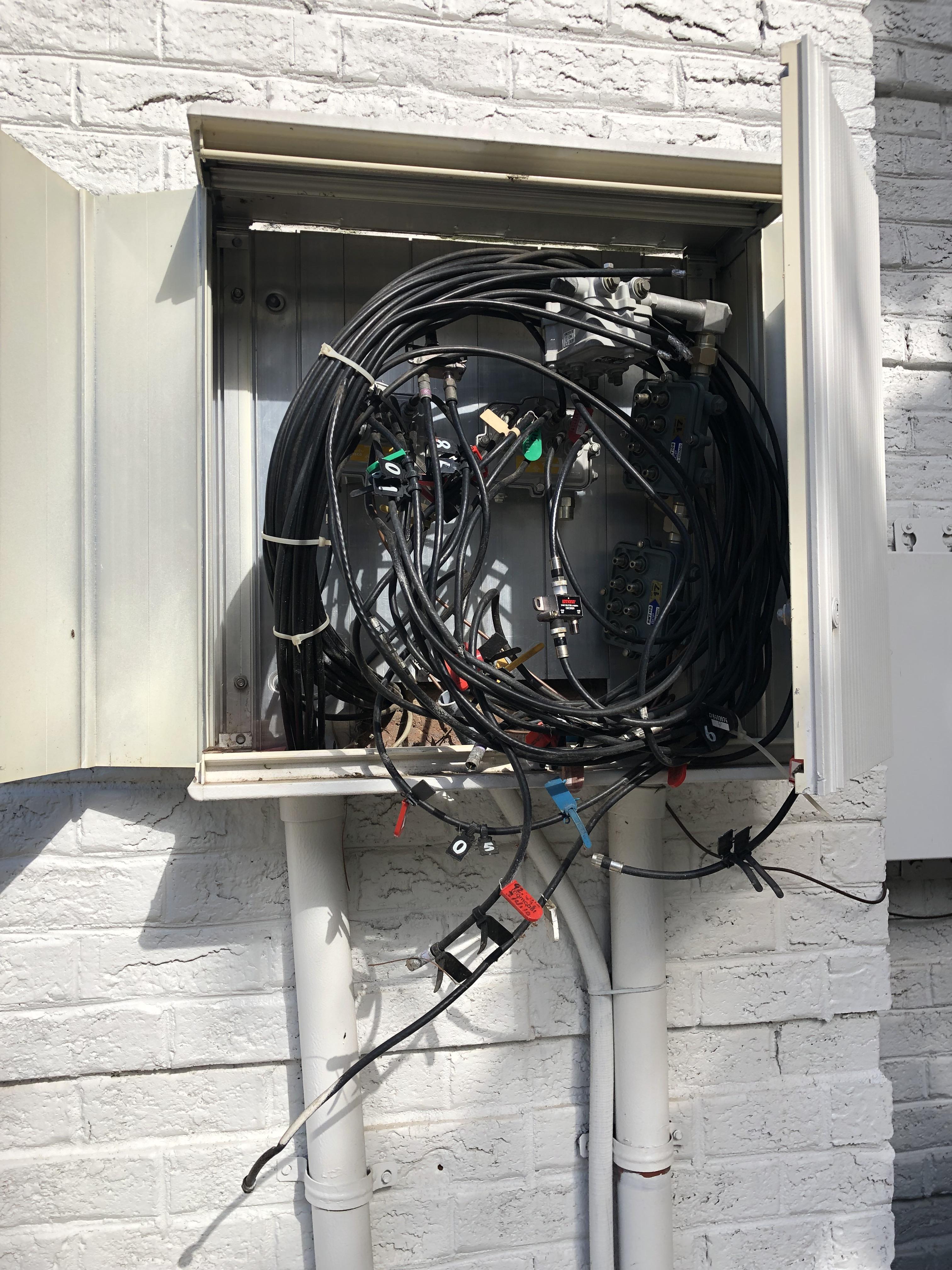 A cable box at my apartment complex r/cablegore