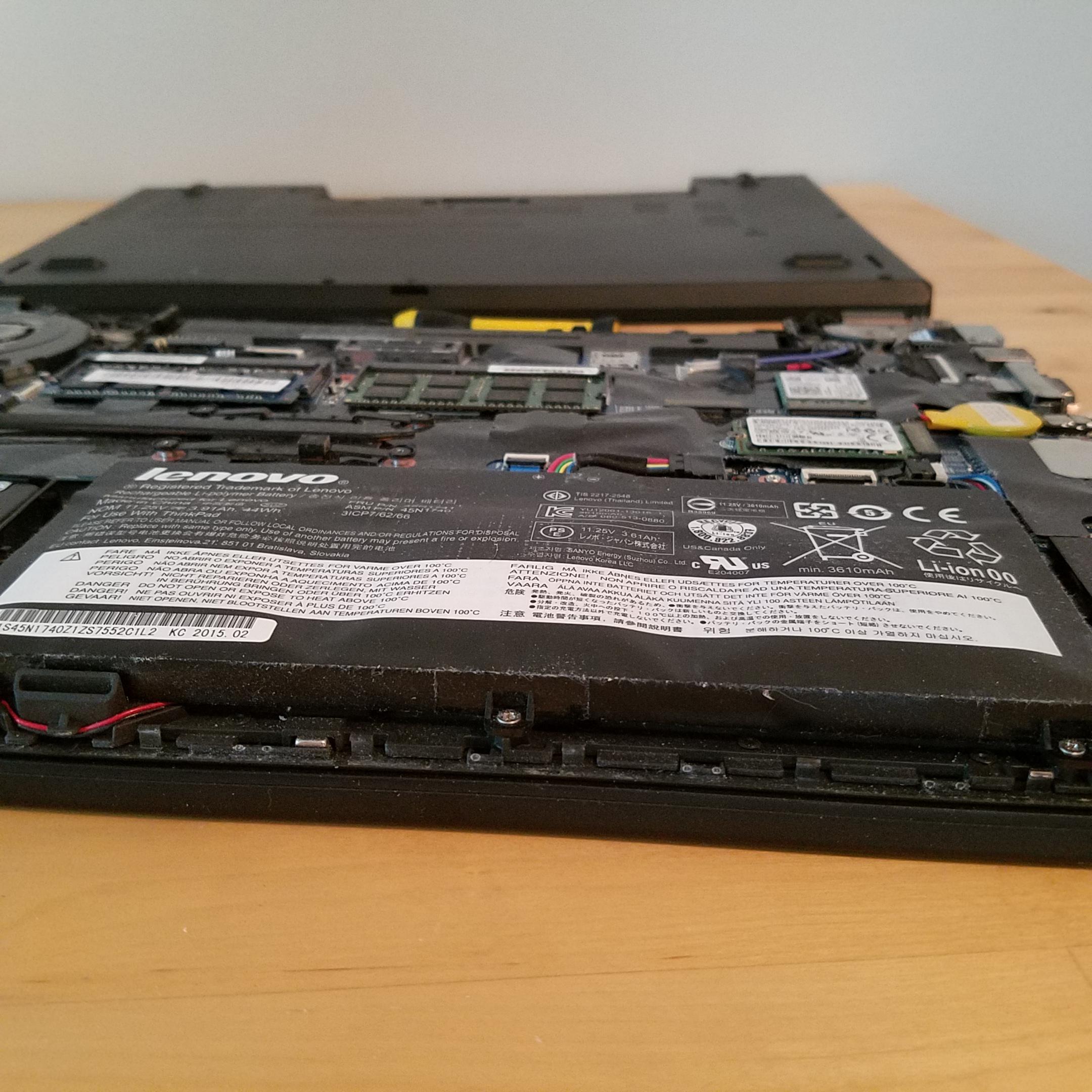 Is this battery swollen? r/thinkpad