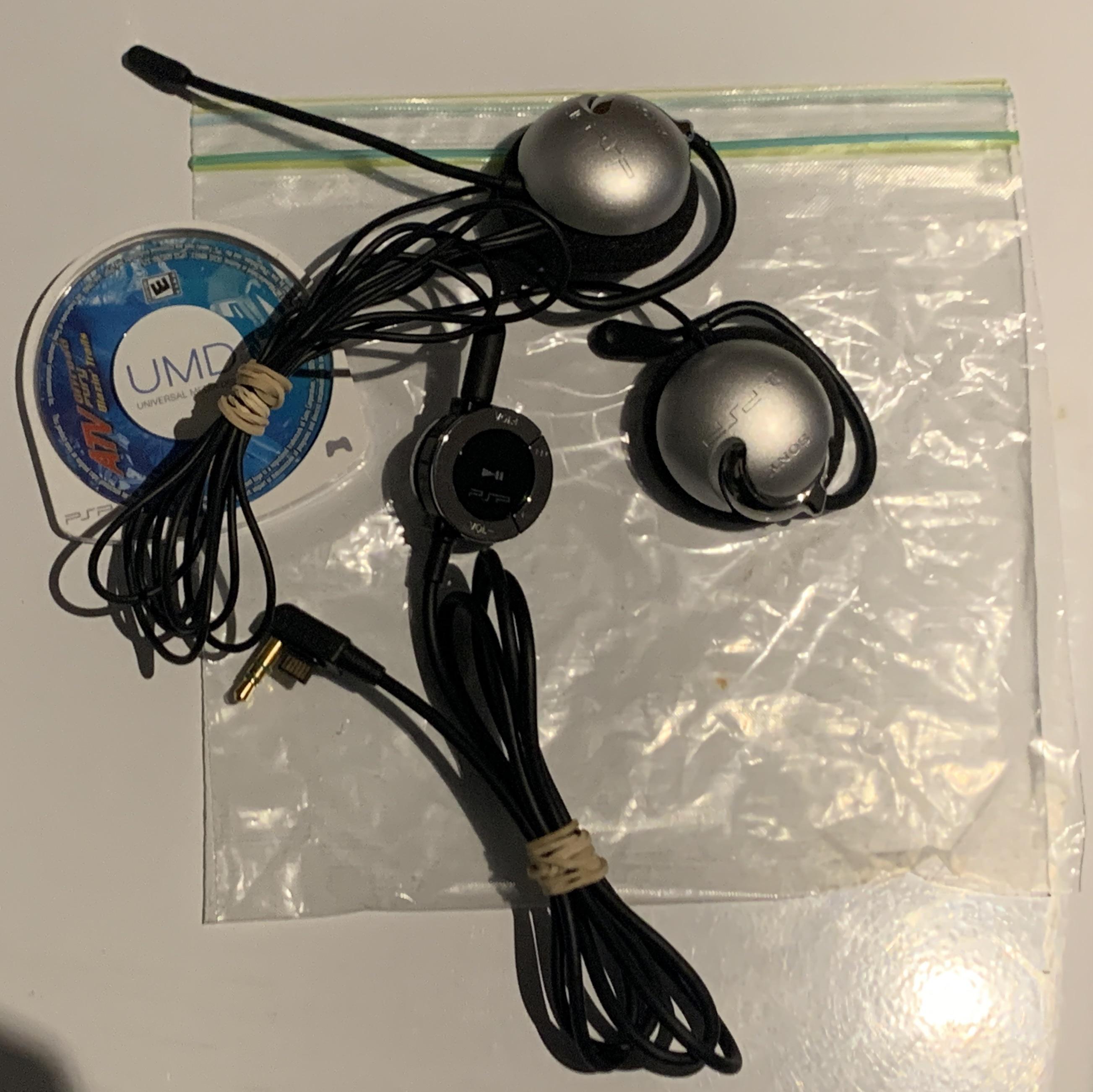 Finally found PSP S120 Headphones. Picked up at a Yardsale today with a