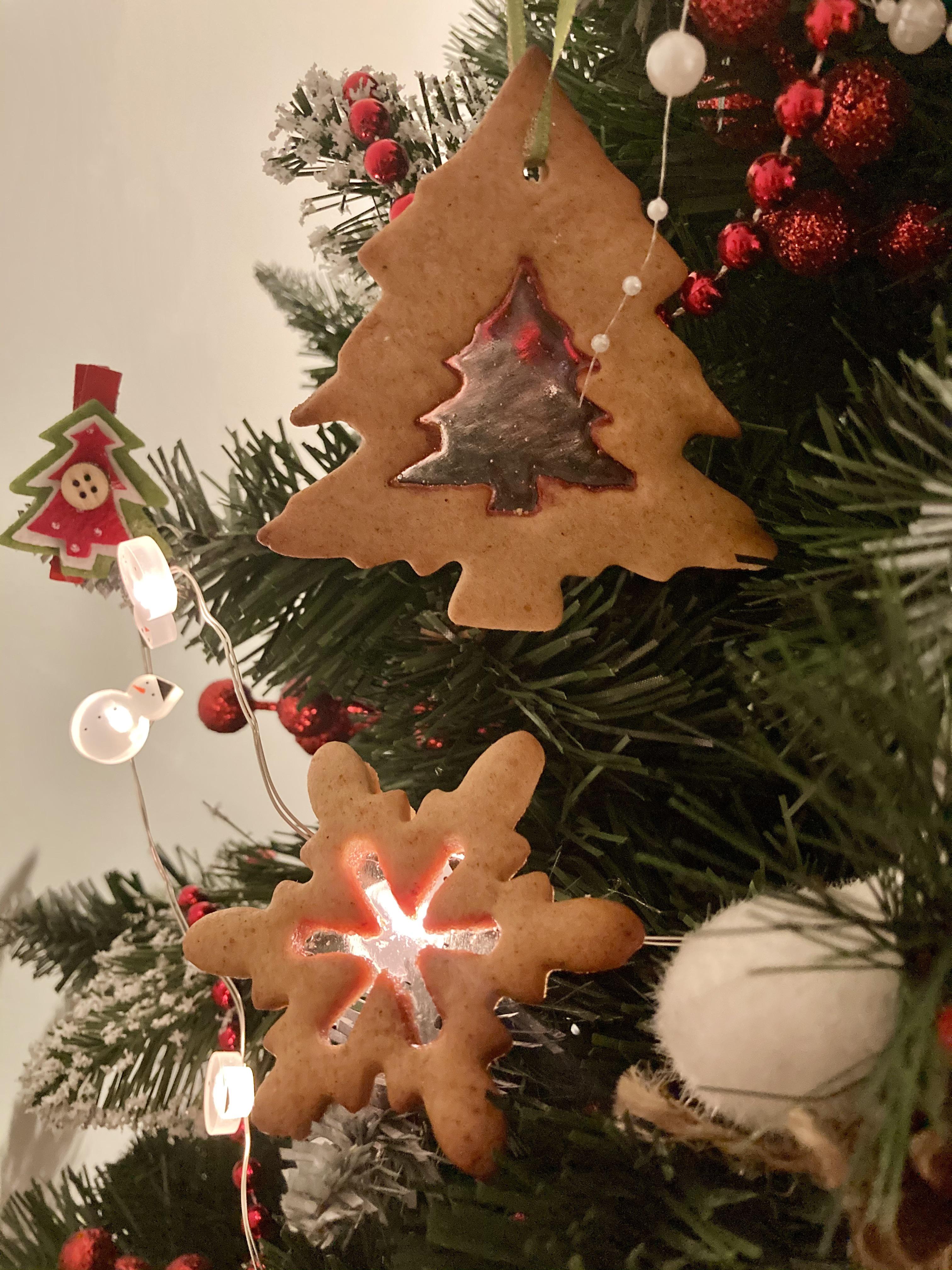 Stained glass gingerbread cookies r/Baking