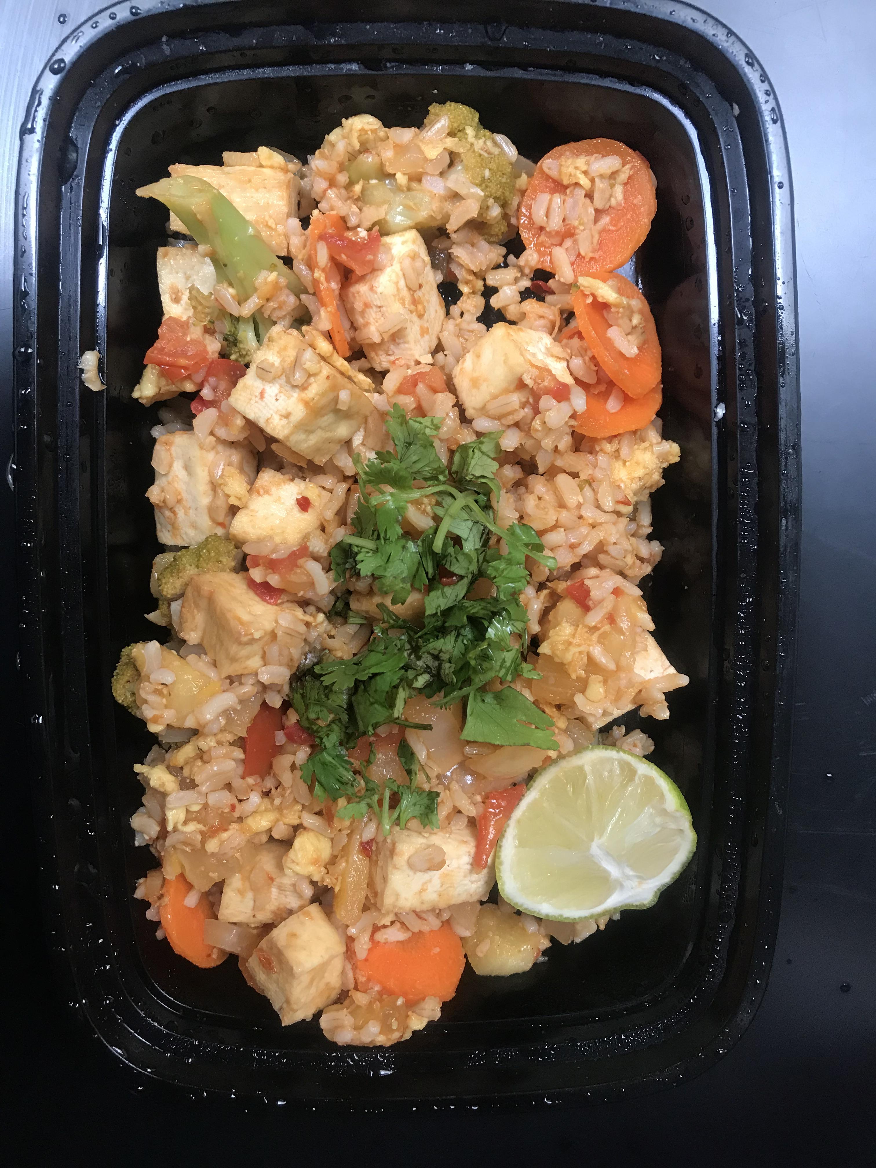 Pineapple Fried Rice with Tofu! 260 Calories r/vegan1200isplenty