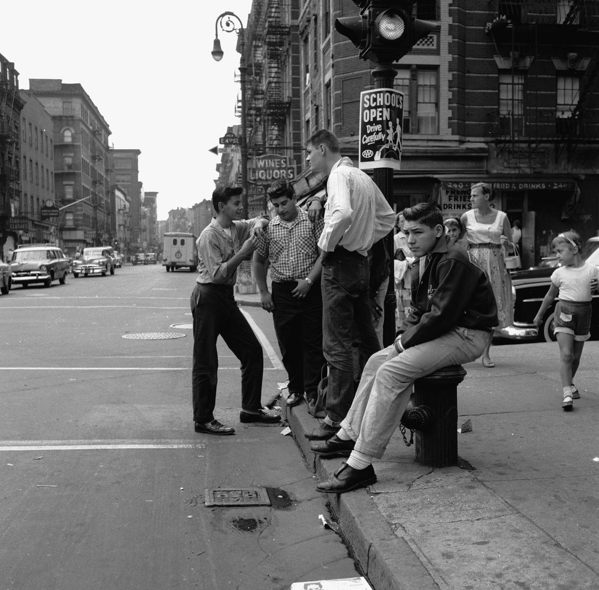 NYC Street Gang hanging in lower Manhattan 1955 [1200x1182] r/HistoryPorn