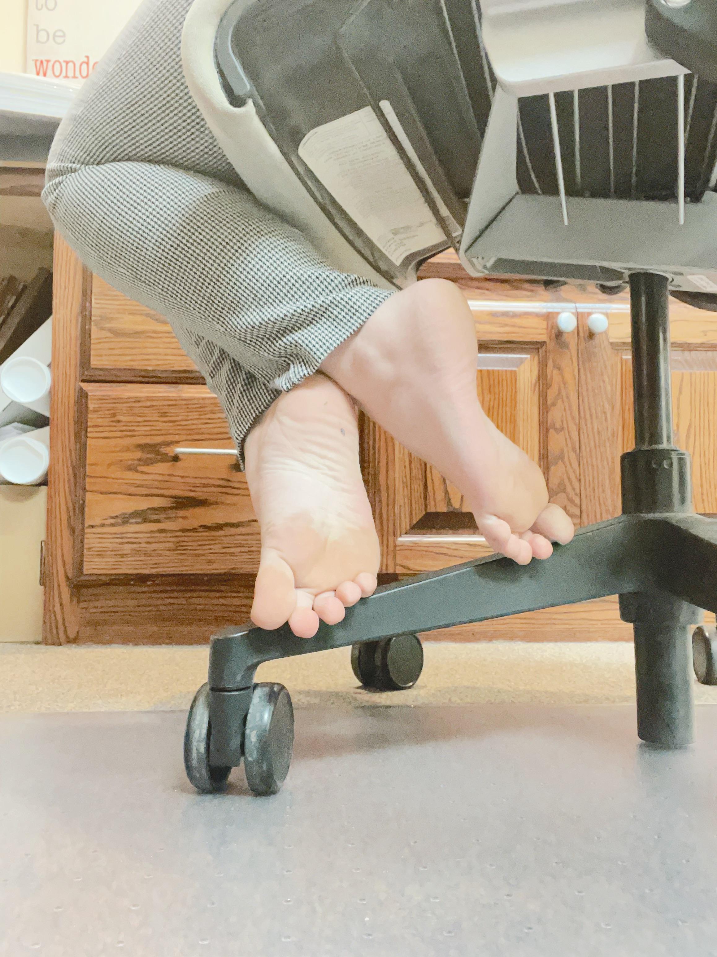 Pretty clean for 8 hours working barefoot r/PublicFeetPics