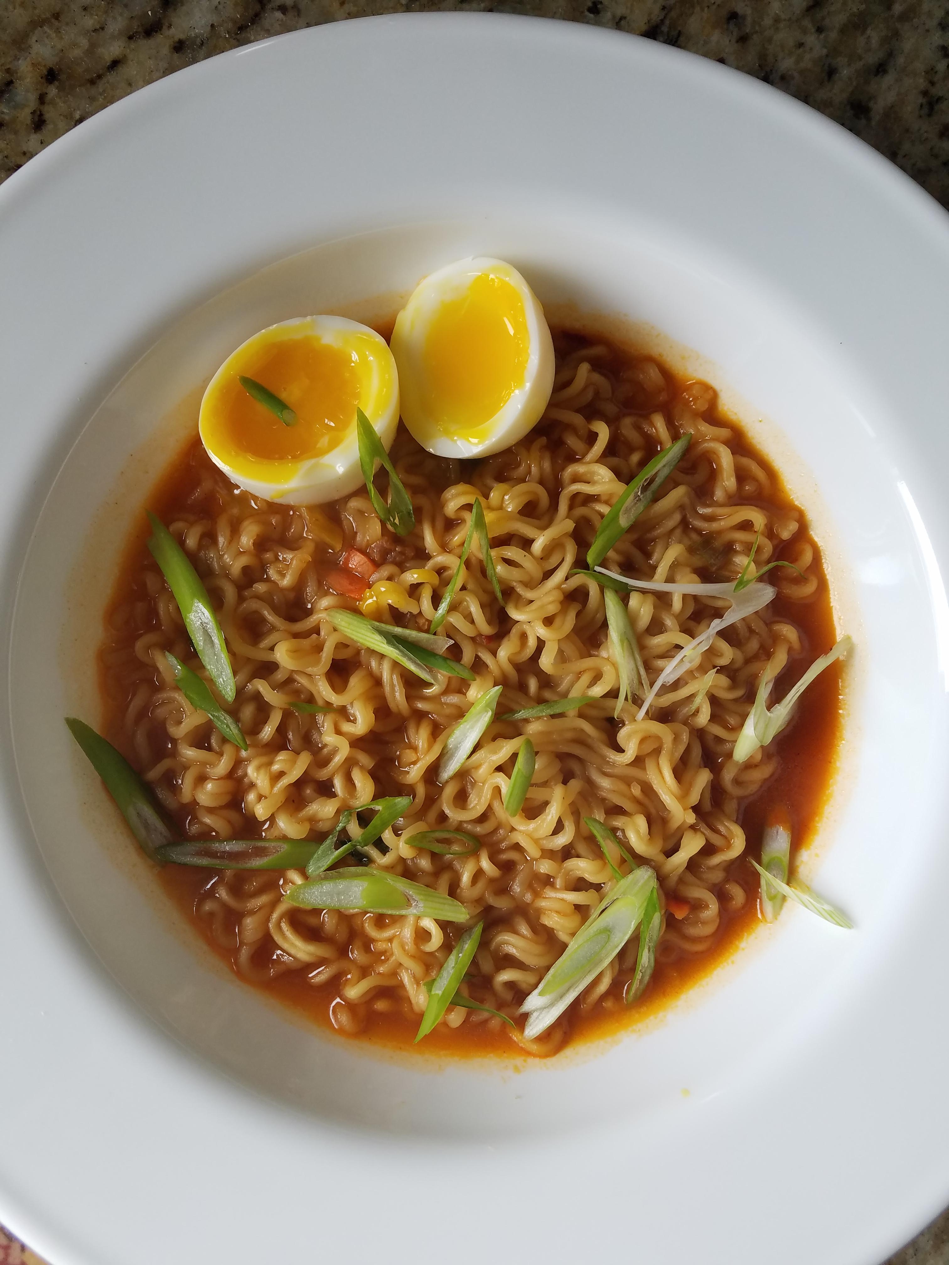 [Homemade] Shin Ramyun Red with a 4minute egg and scallions! r/food