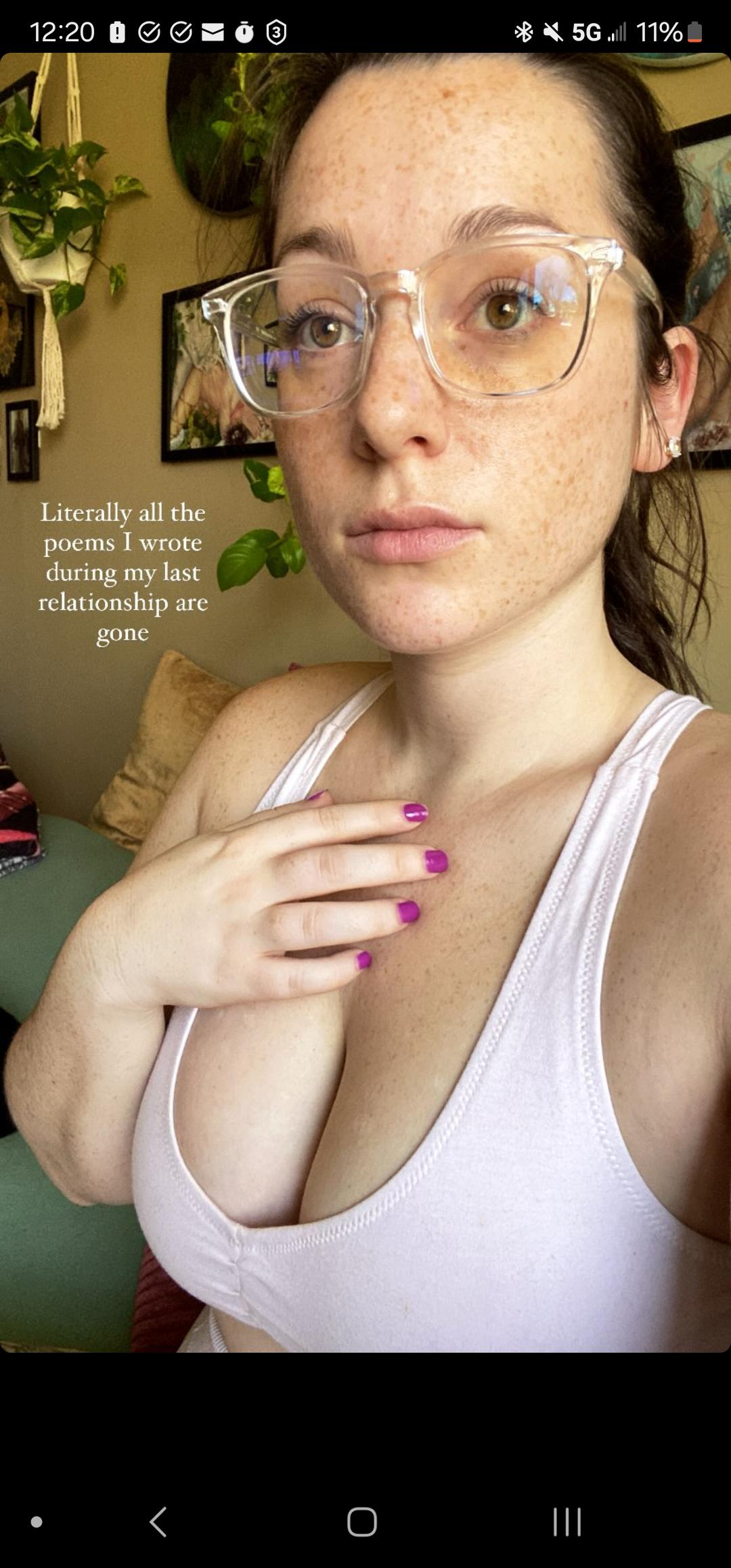 Katie's single again! : katiebogen