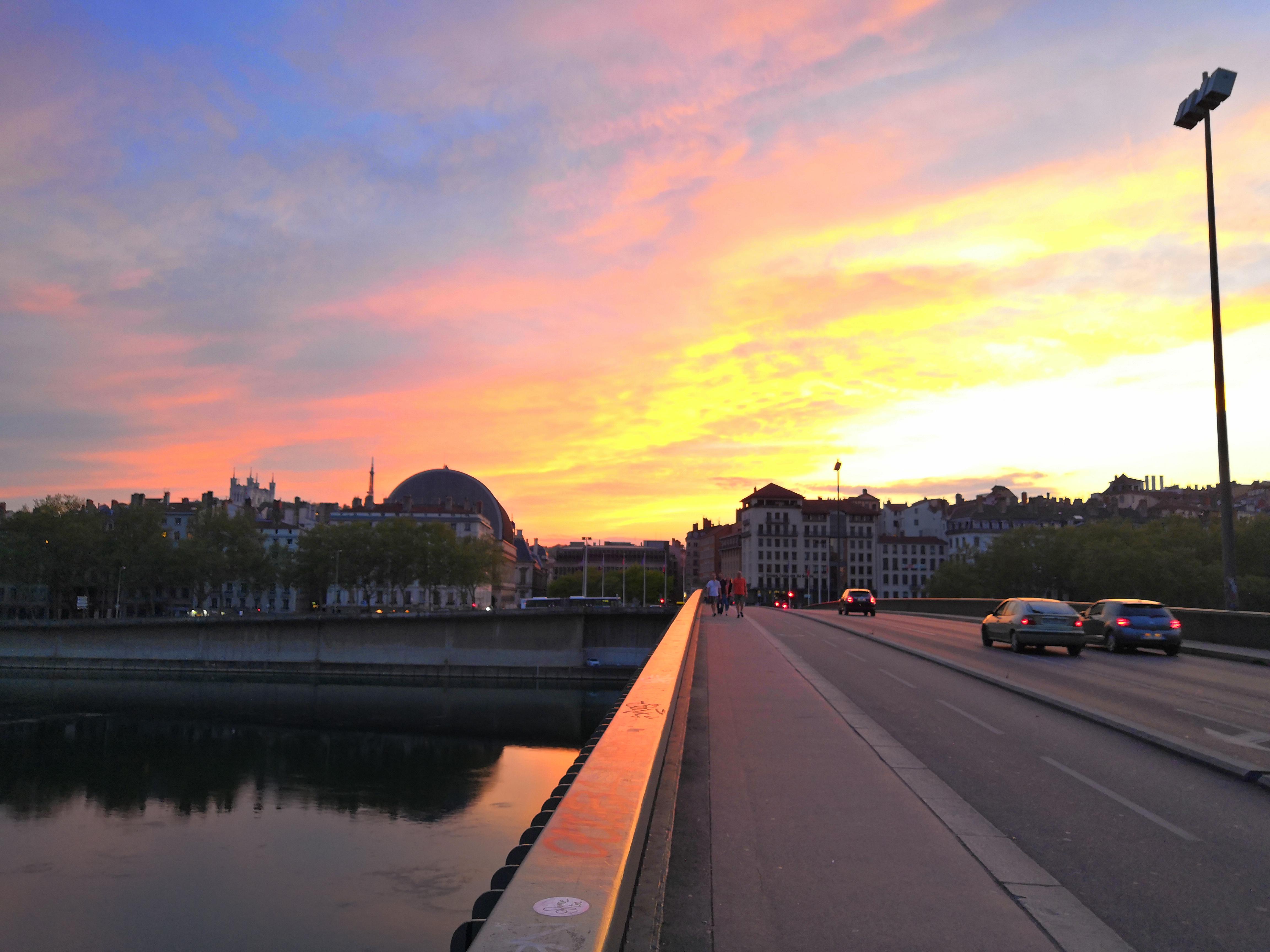 Summer sky at sunset in Lyon, France. u/amino2483132
