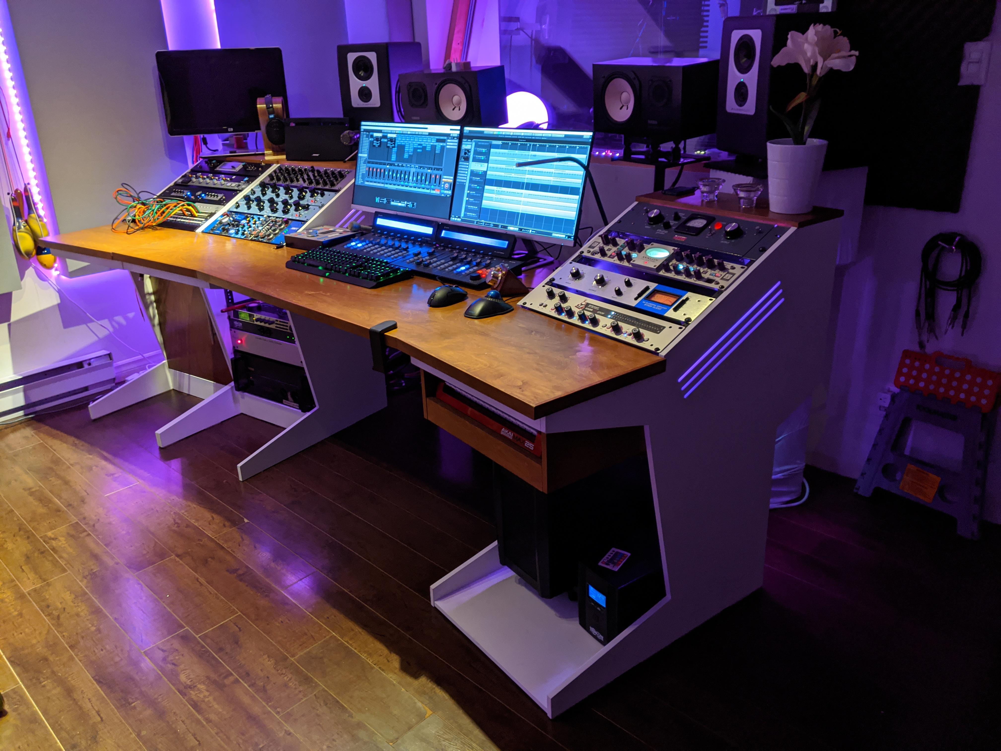 Producer Desk Https Encrypted Tbn0 Gstatic Com Images Q Tbn