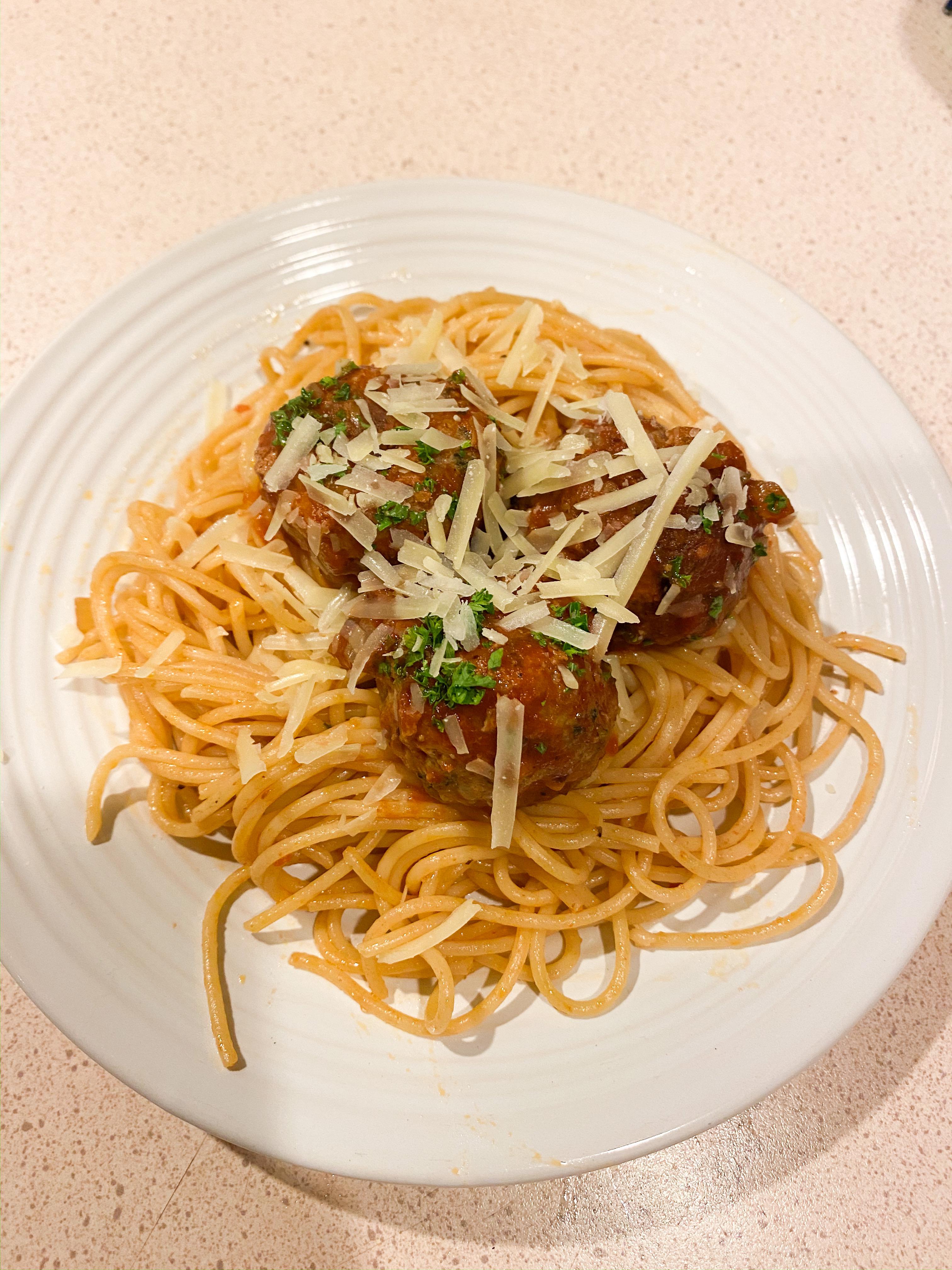 [homemade] spaghetti and meatballs (half lamb, half beef) r/food