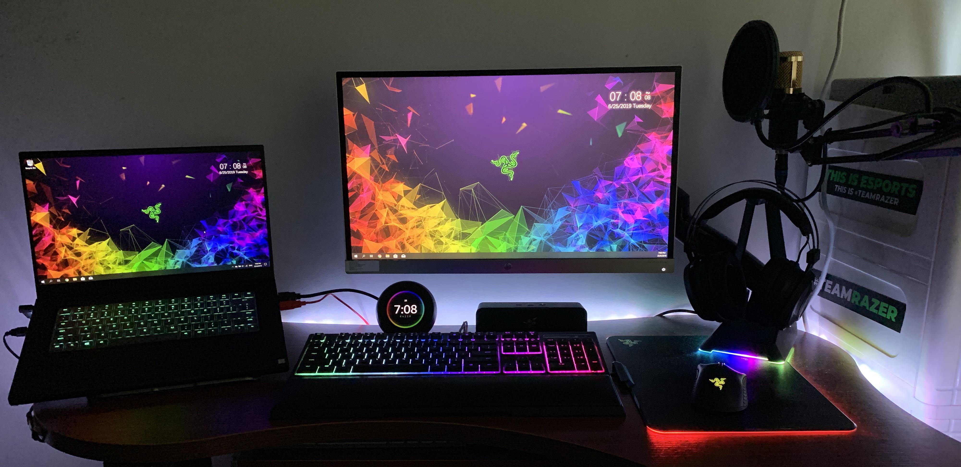 Got myself a RGB Razer themed clock. Updated June setup! r/razer