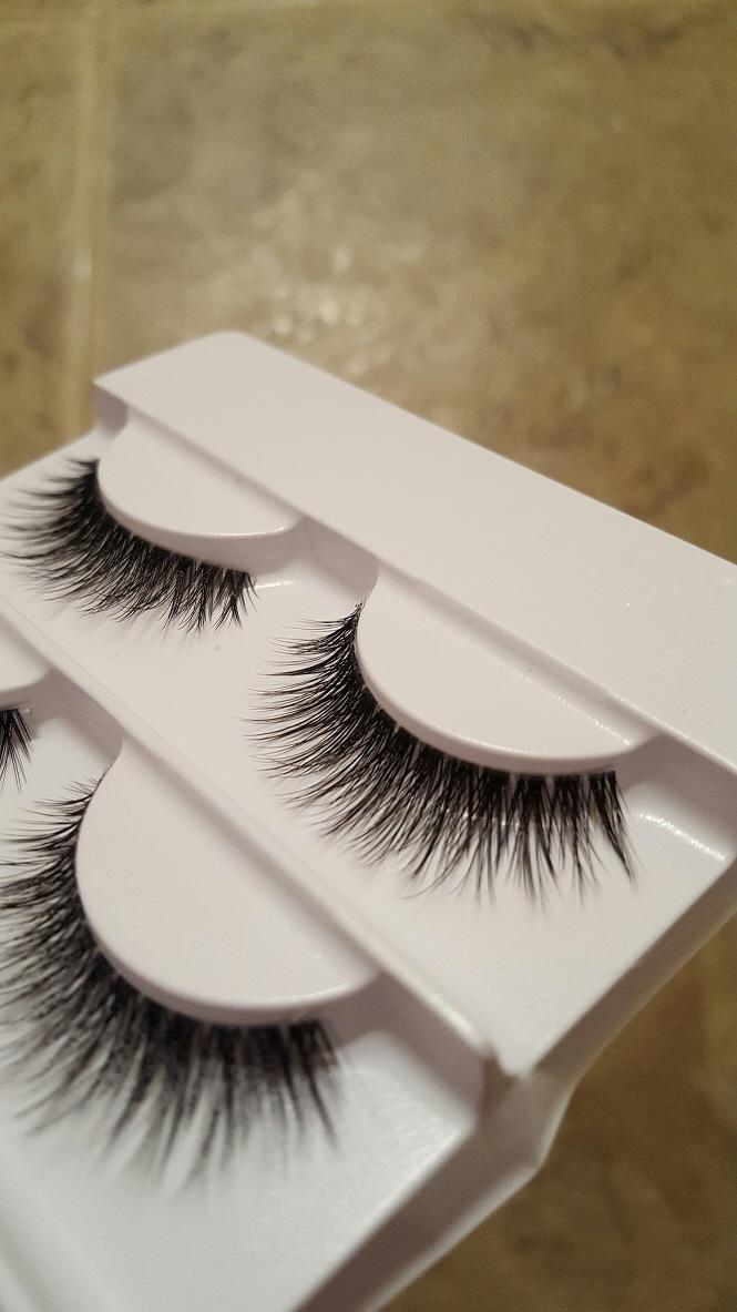 Super impressed with these cheap eyelashes. r/MakeupAddiction
