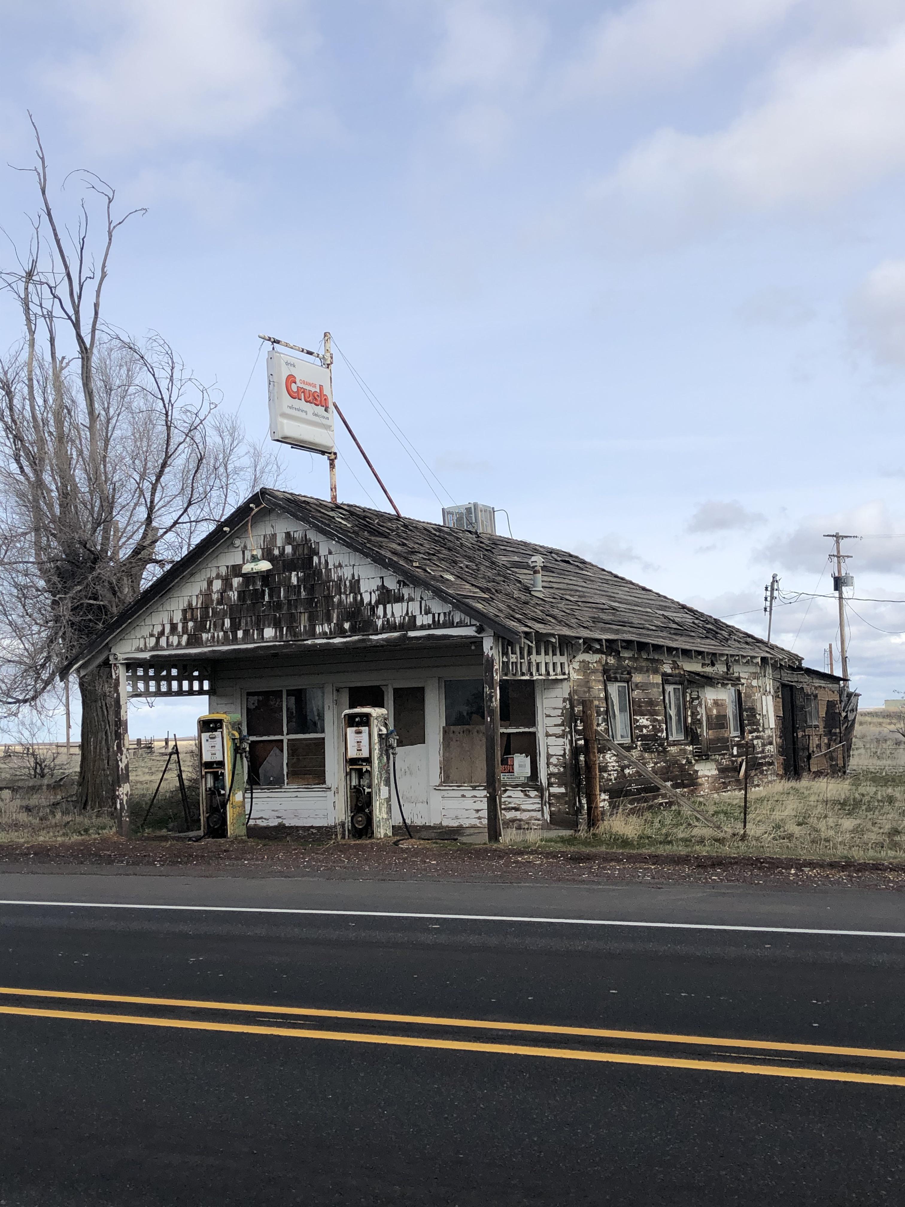 An old abandoned gas station in central Oregon r/AbandonedPorn