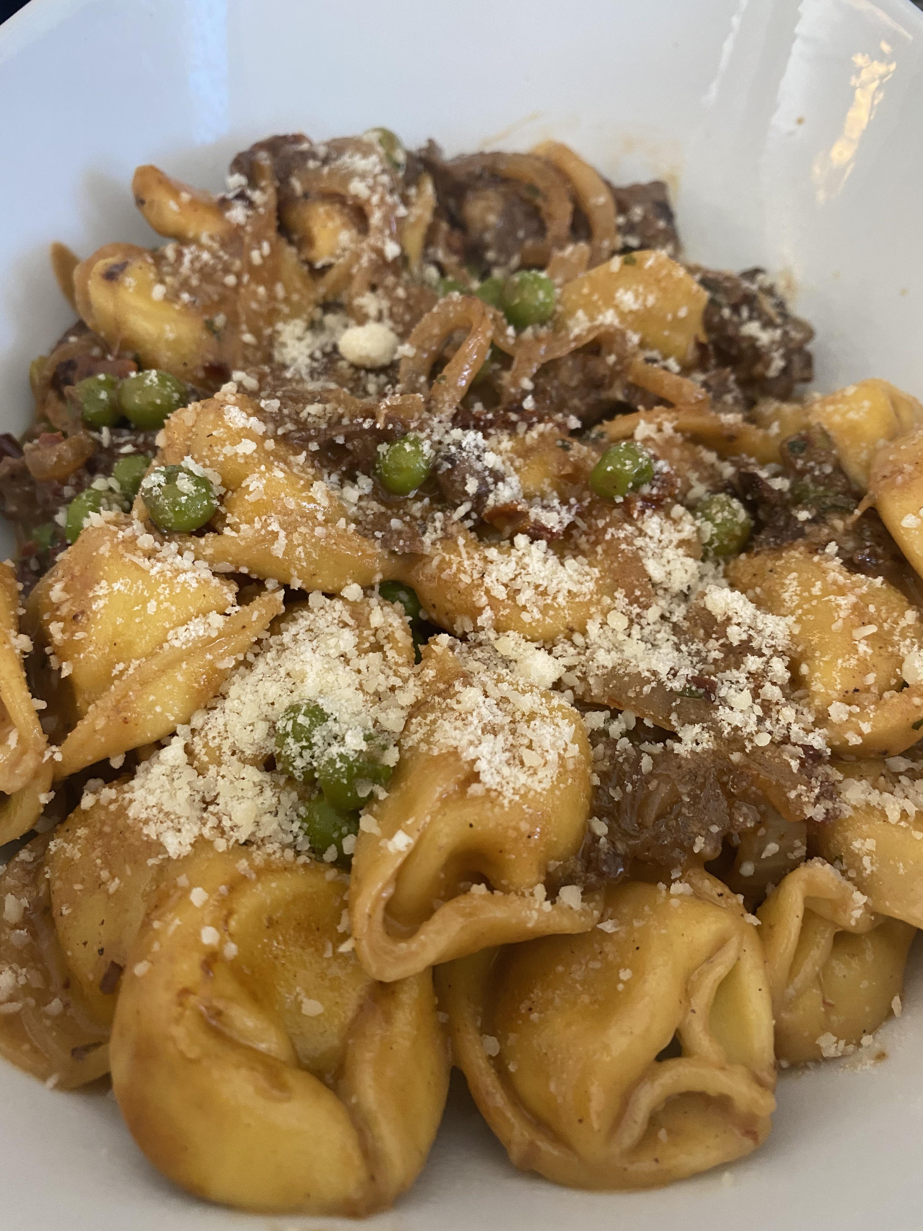 [Homemade] Braised beef tortellini with caramelized onions and peas in