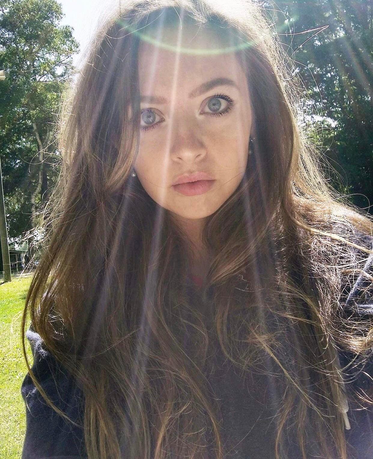 [20] The ☀️ rays make this one of my favorite selfies : selfie