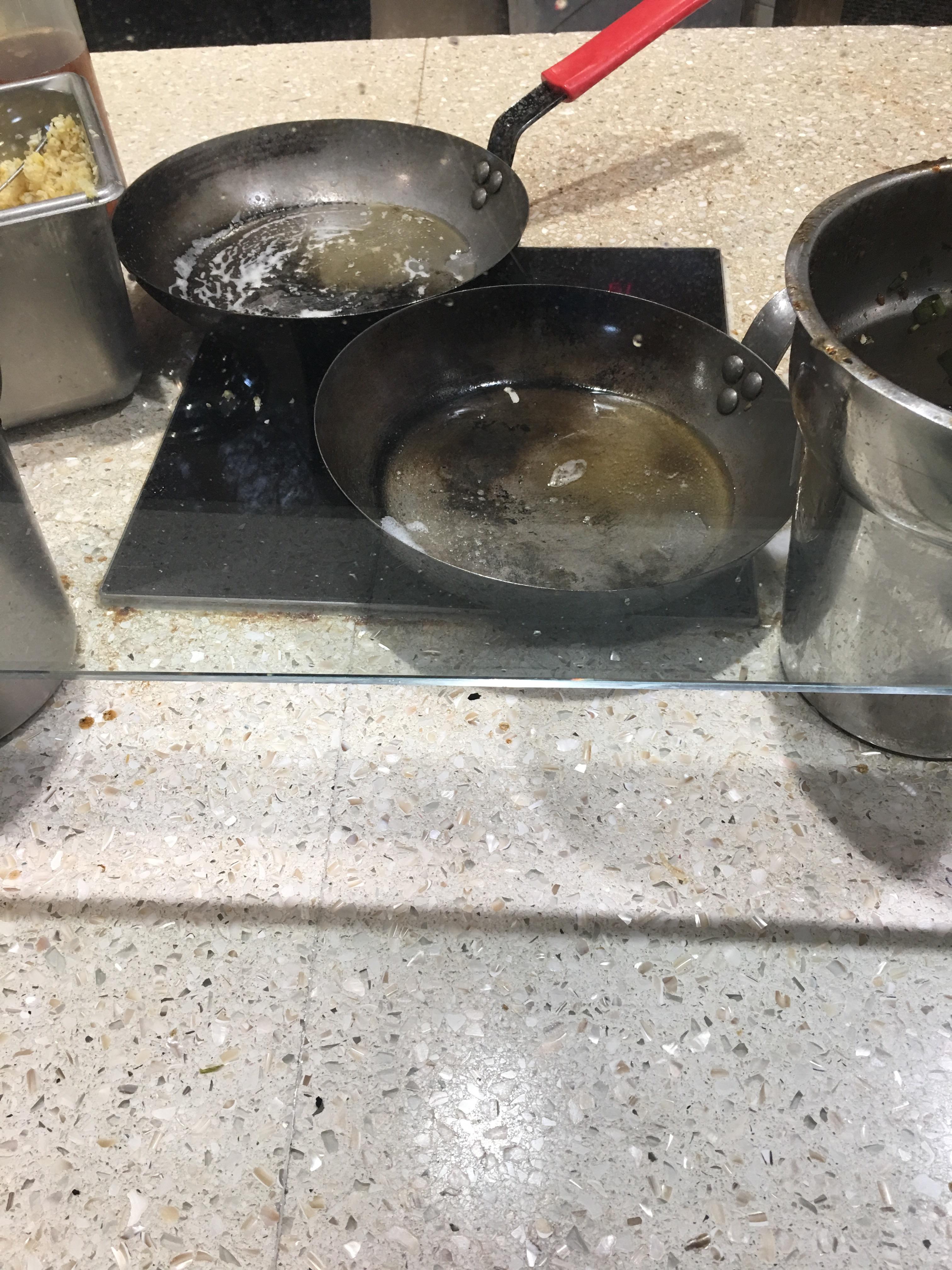Bubbles on pans at pines stirfry? They were here before any oil was