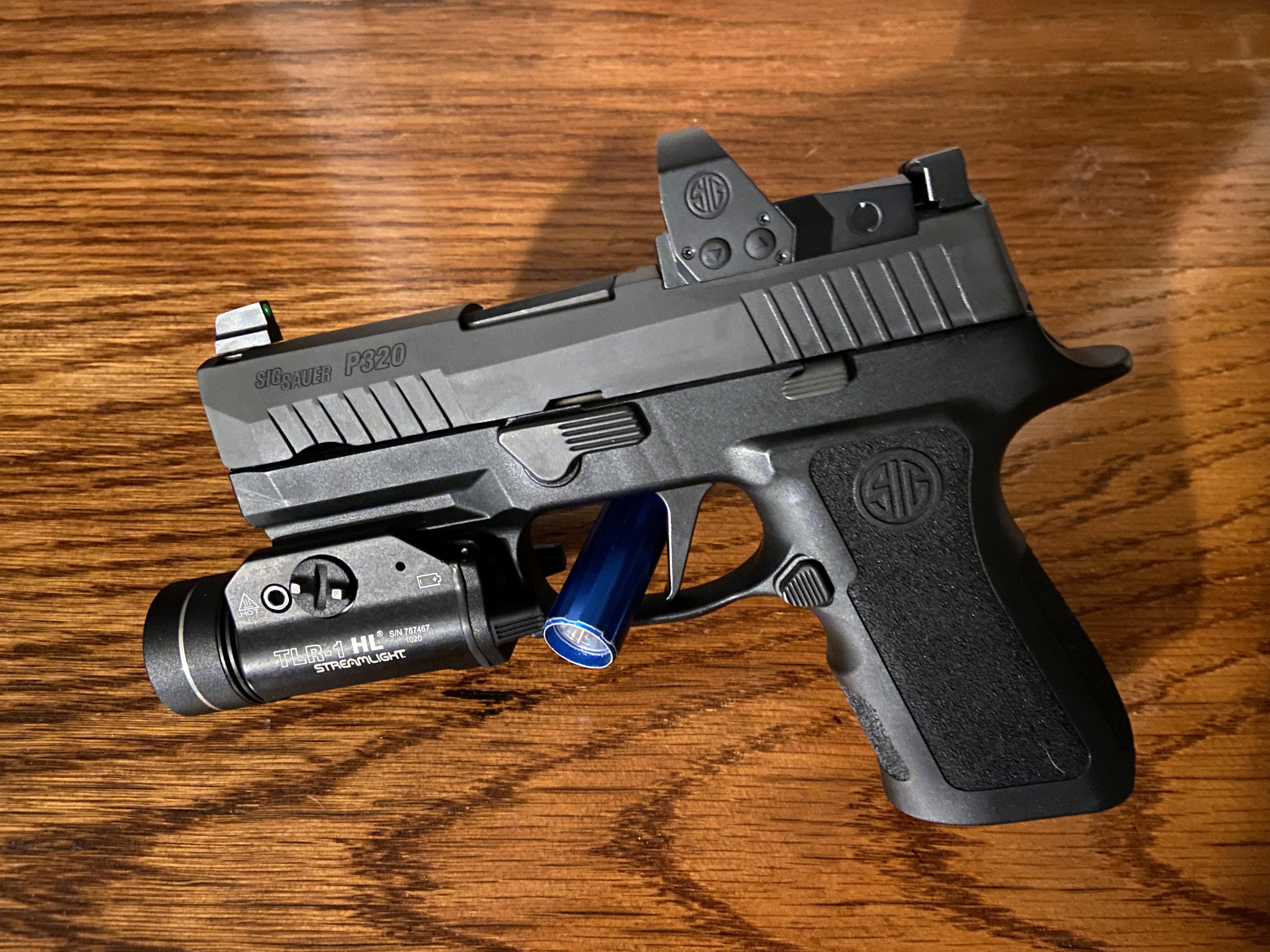 Nightstand Gun r/P320