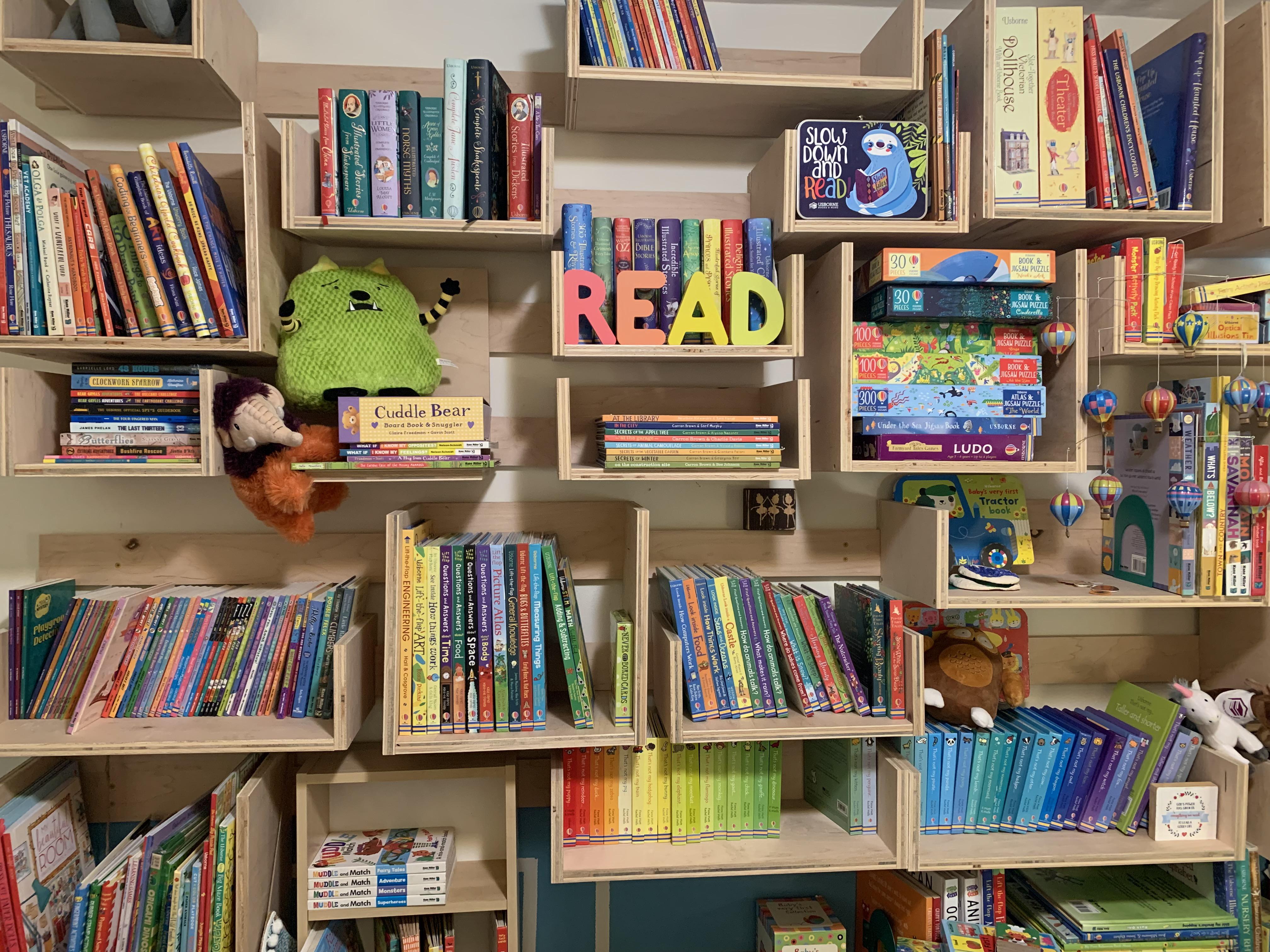 My wife wanted a bookcase so I made her a French cleat one. r/woodworking