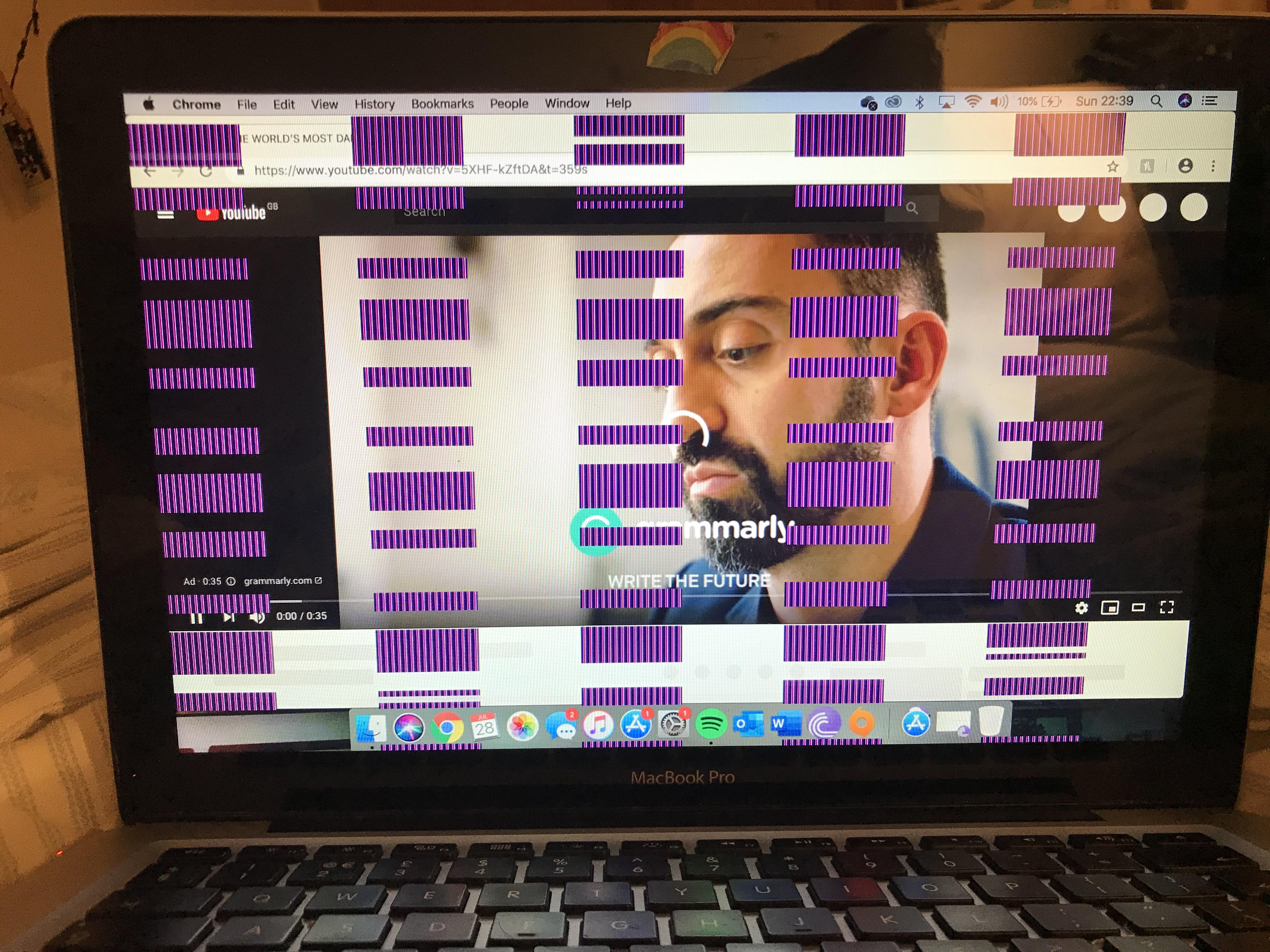 MacBook problem, the screen keeps freezing and stops working and it