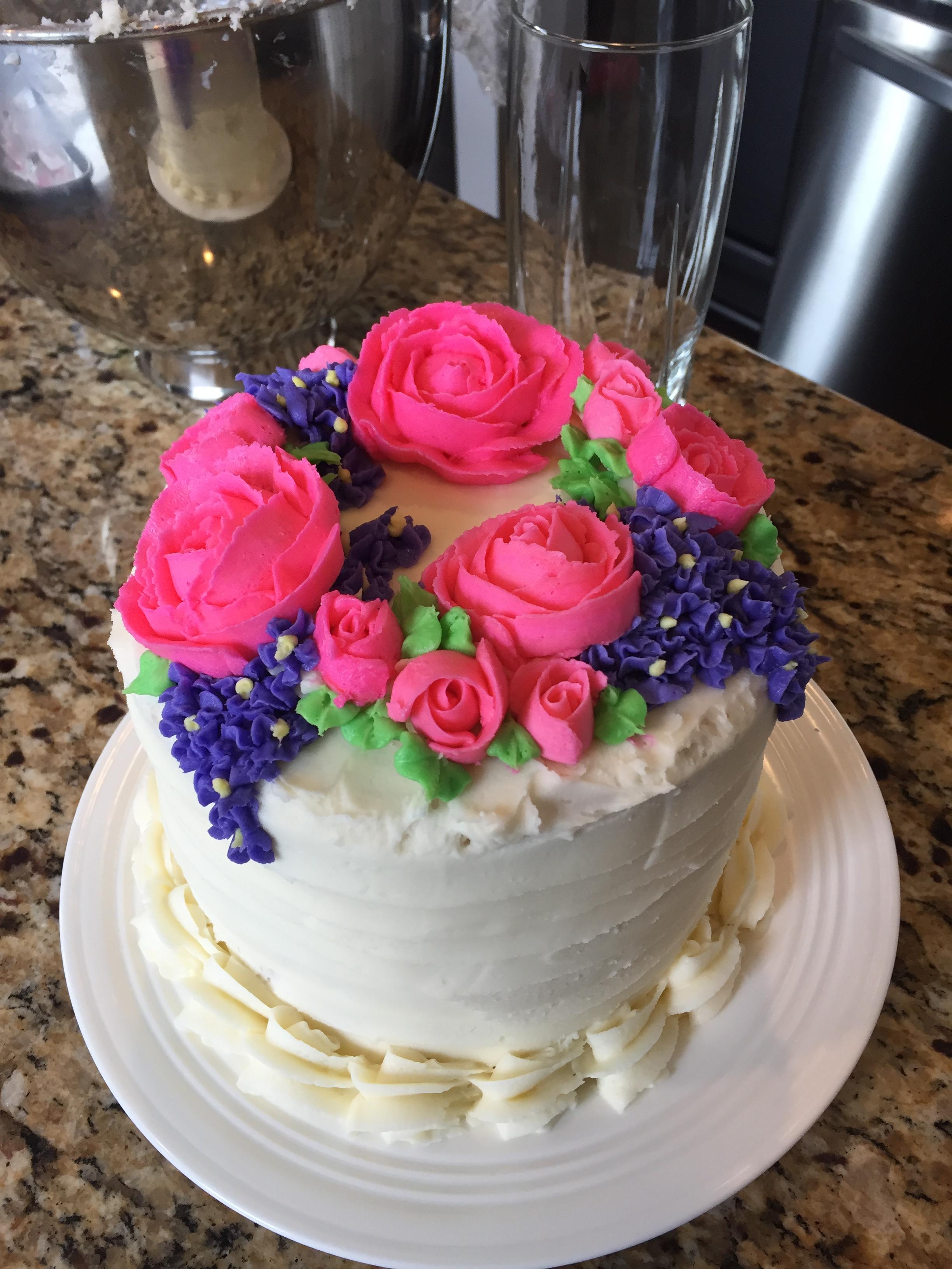 Second attempt at piping buttercream flowers r/Baking