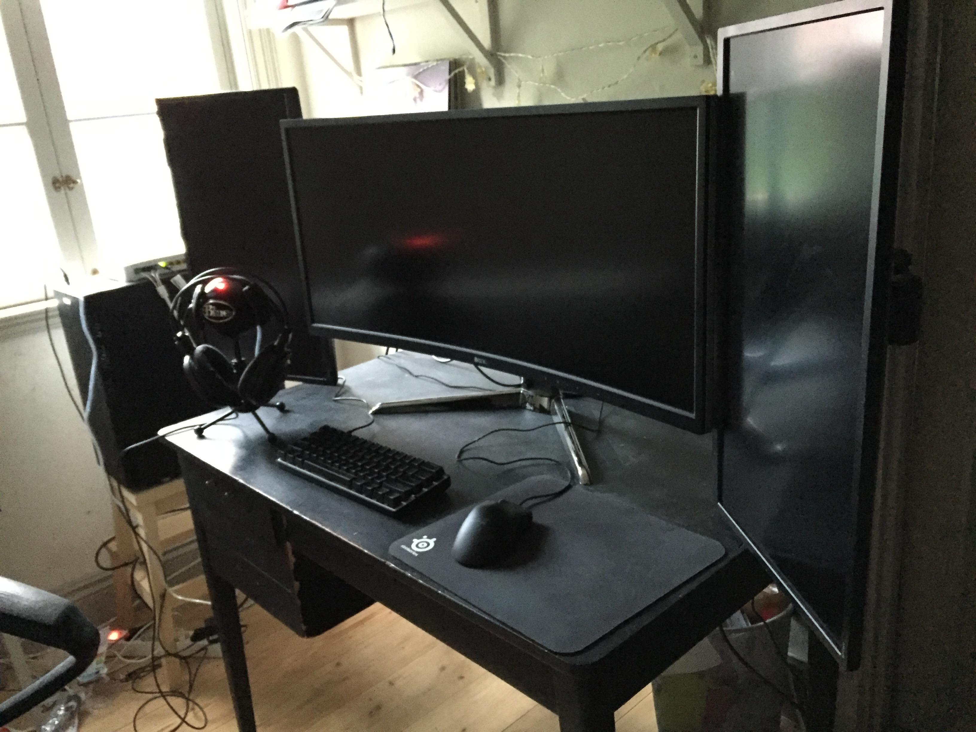 I need a bigger desk r/battlestations