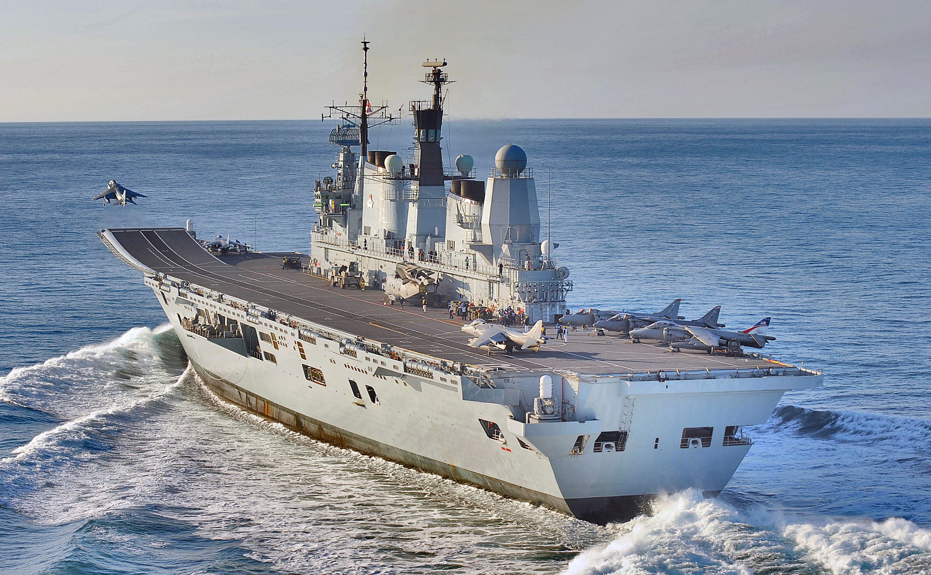 HMS Ark Royal (R07) launches a Harrier GR9, 2010 [3600 x 2226] WarshipPorn