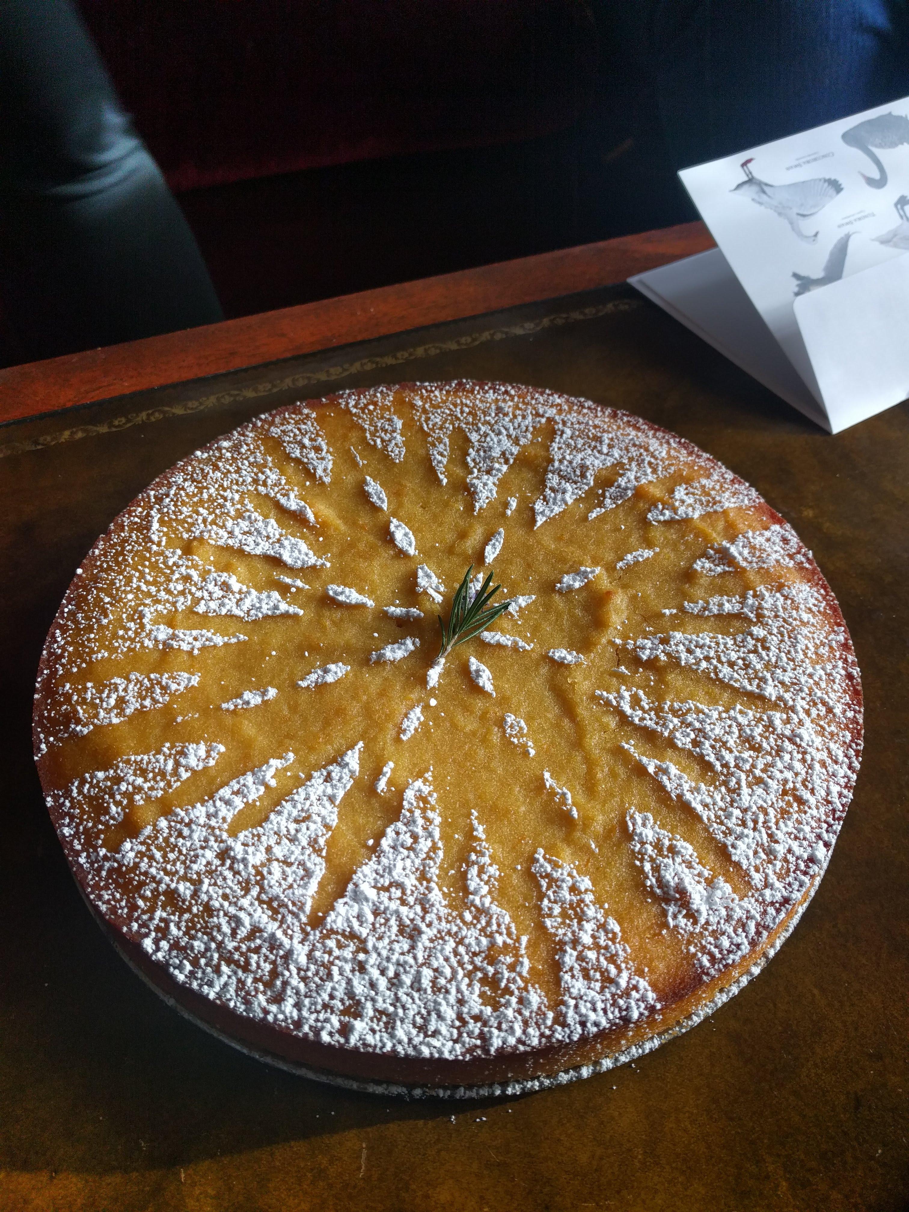 [Homemade] Almond and satsuma cake r/food