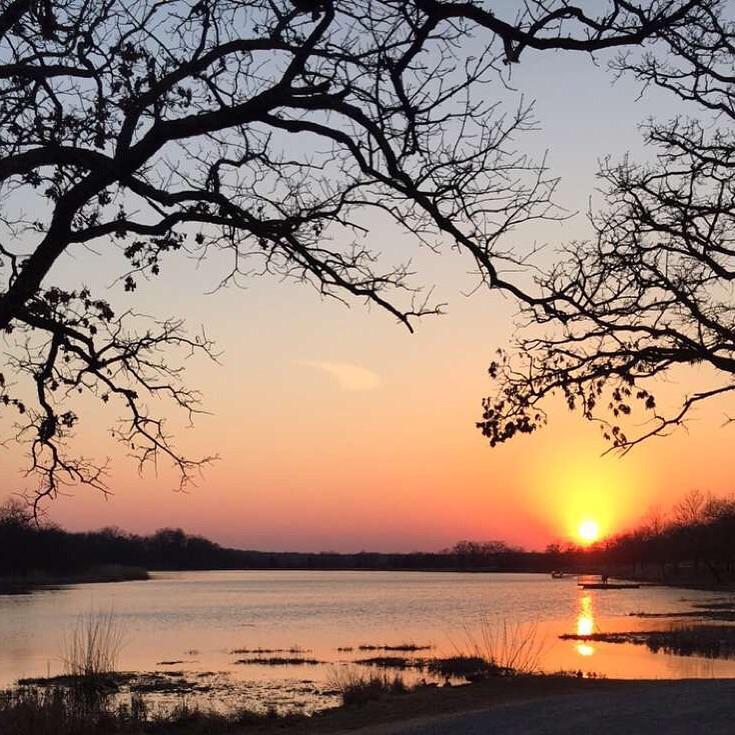 Pretty Water Lake r/sunset