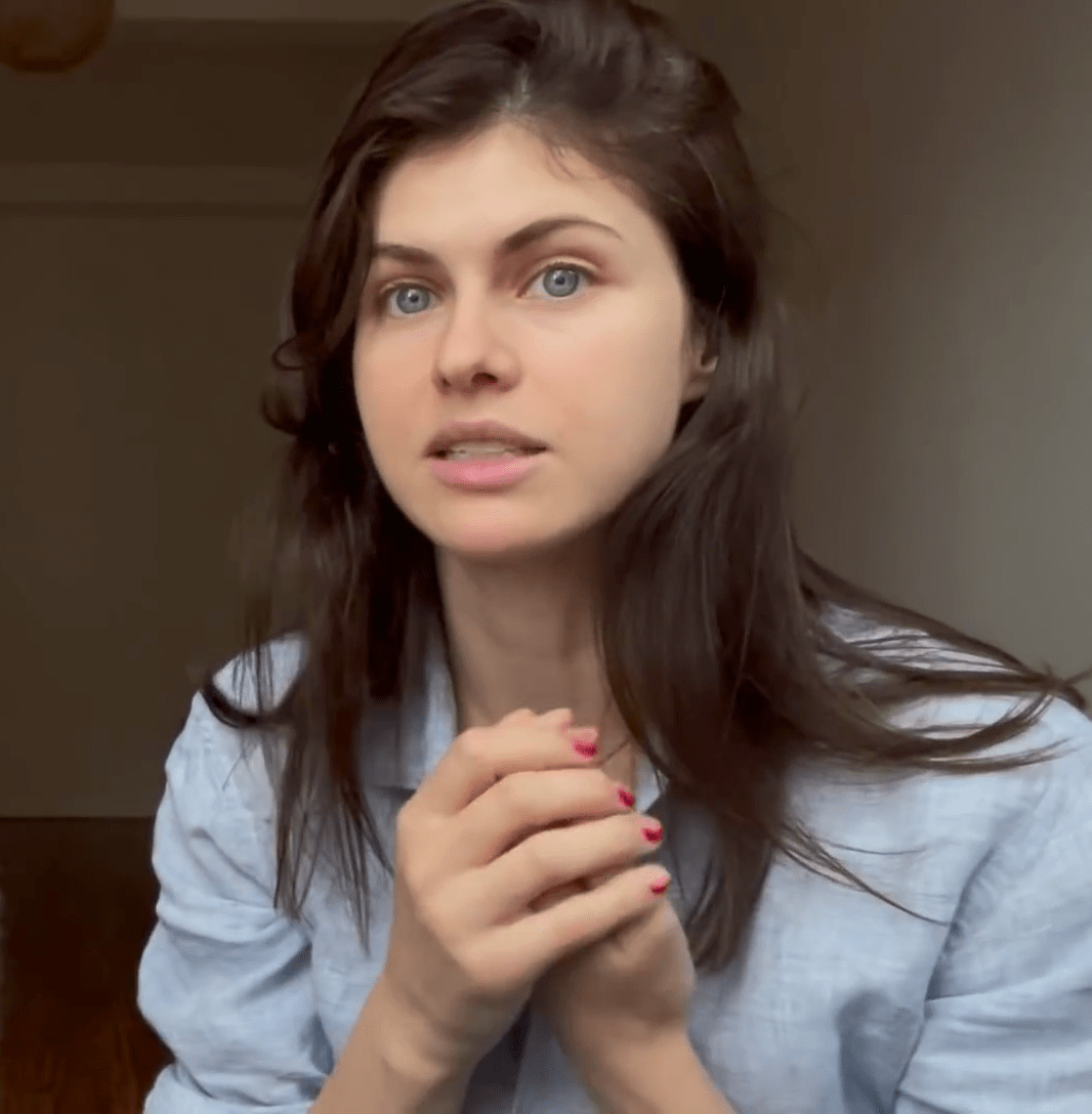 🔞Beautiful in latest YT video of Alexandra Daddario NUDE