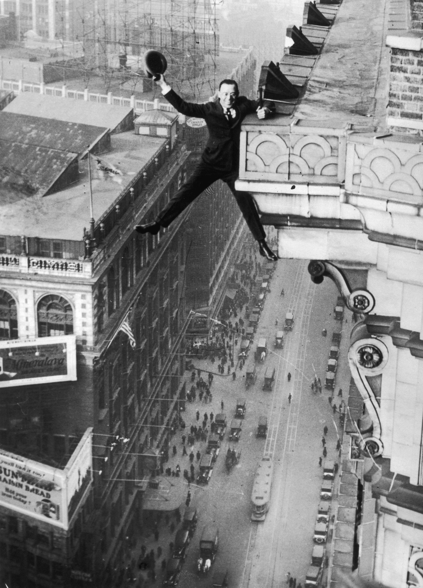 Harry Gardiner hanging from the 24th story of the Hotel McAlpin