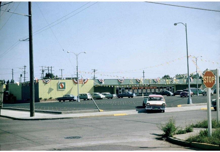 Amazingly cool color pic of Safeway in Eugene, OR, 1957. From the