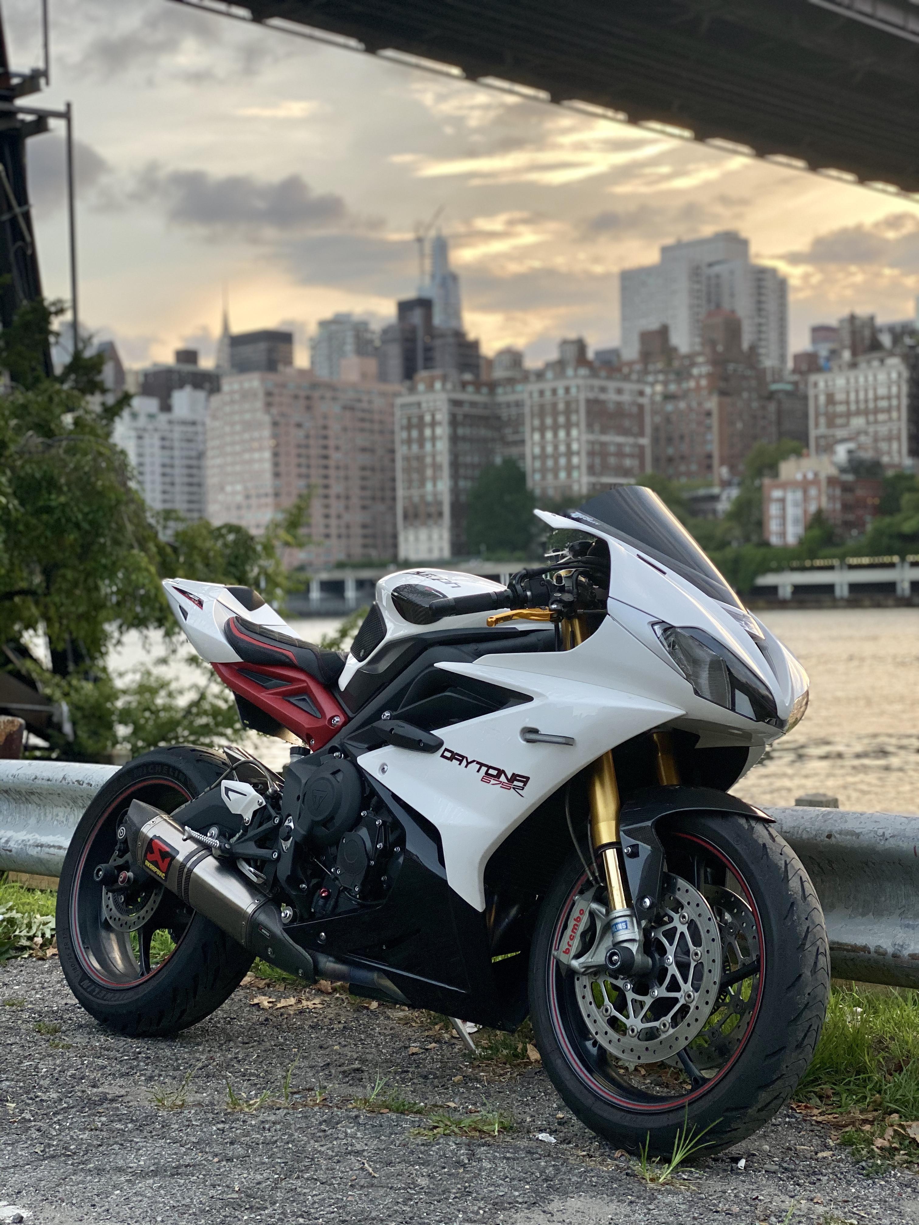 Riding through Roosevelt Island with my Daytona 675R r/bikesgonewild