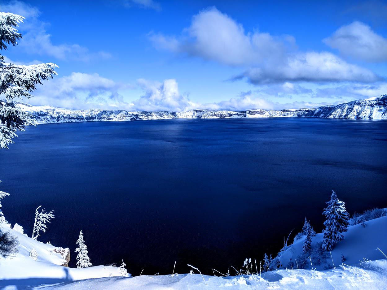 Crater Lake, Oregon on Thanksgiving [OC] [1249 x 937] r/EarthPorn
