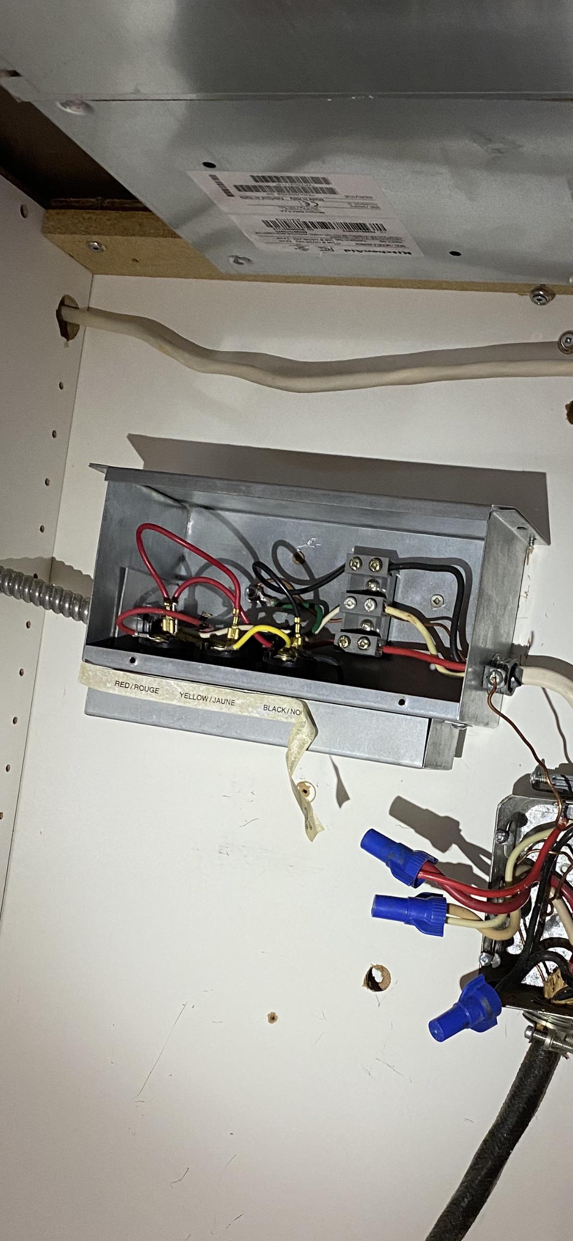 Any of you know what this is? In between cooktop and wall oven r