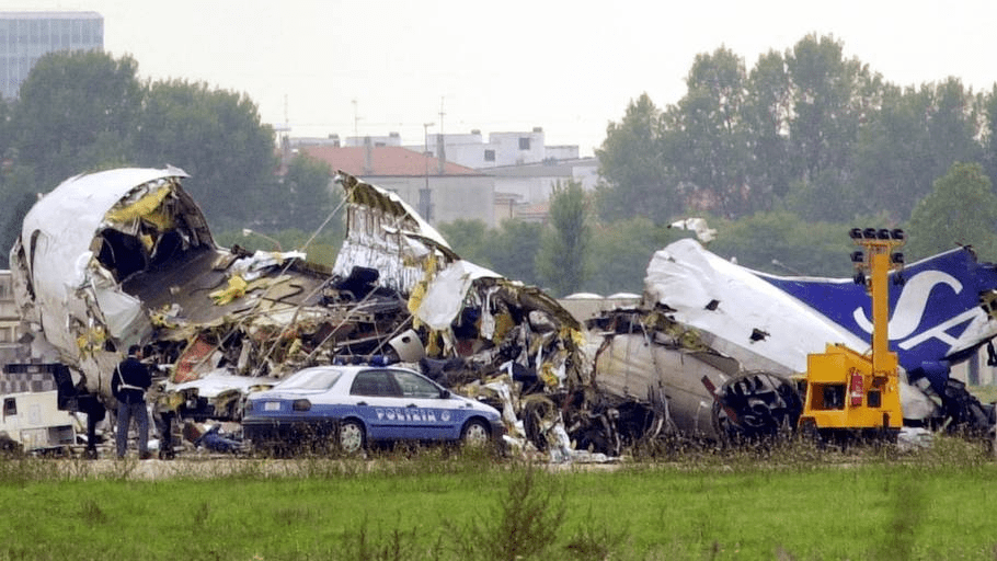 OTD in 2001, a Scandinavian Airlines MD87 collides with a Cessna