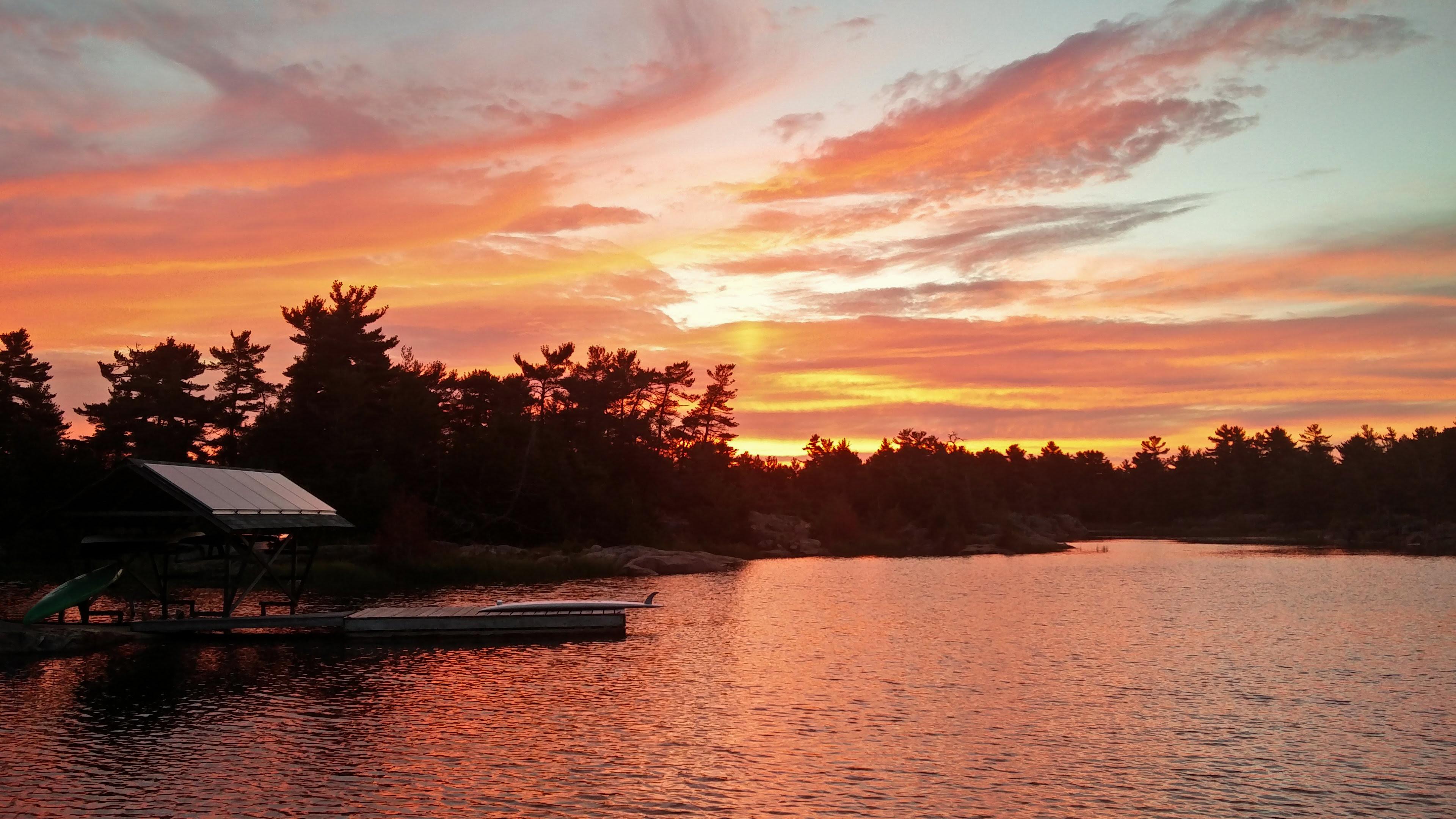 Sunrise in Pointe au Baril, Ontario [OC] [3840x2160] r/SkyPorn