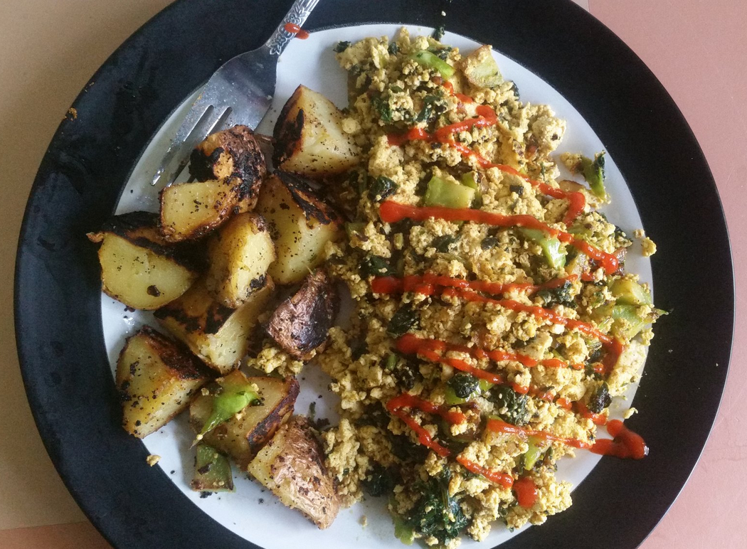 Tofu Scramble & Breakfast Potatoes r/VeganFoodPorn